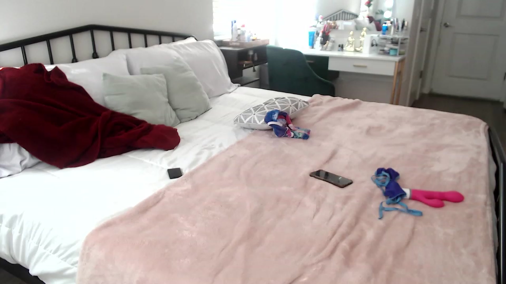 Gallery image thumbnail from Baby_Lena69's myfreecams stream on, 11/28/2022, 18:34 image 9 of 20
