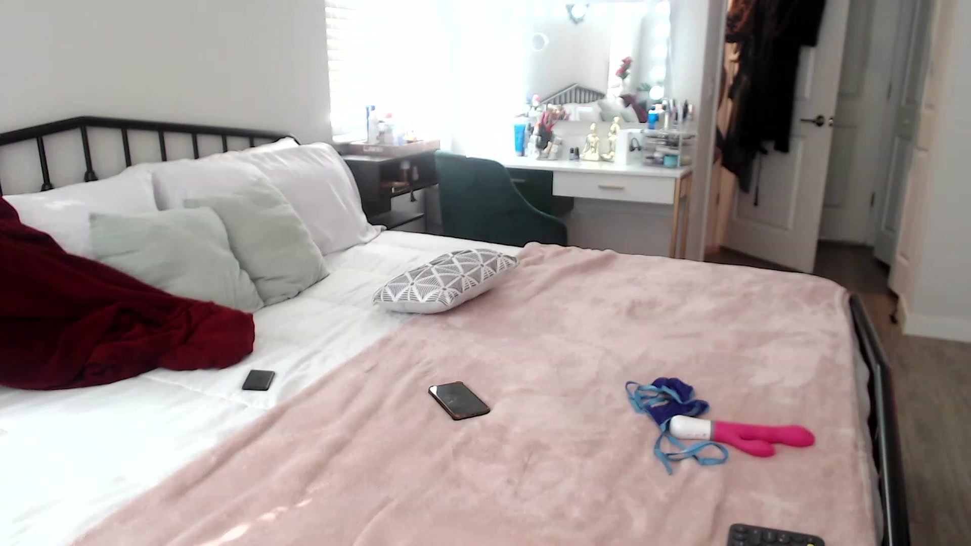 Gallery image thumbnail from Baby_Lena69's myfreecams stream on, 11/28/2022, 18:34 image 7 of 20