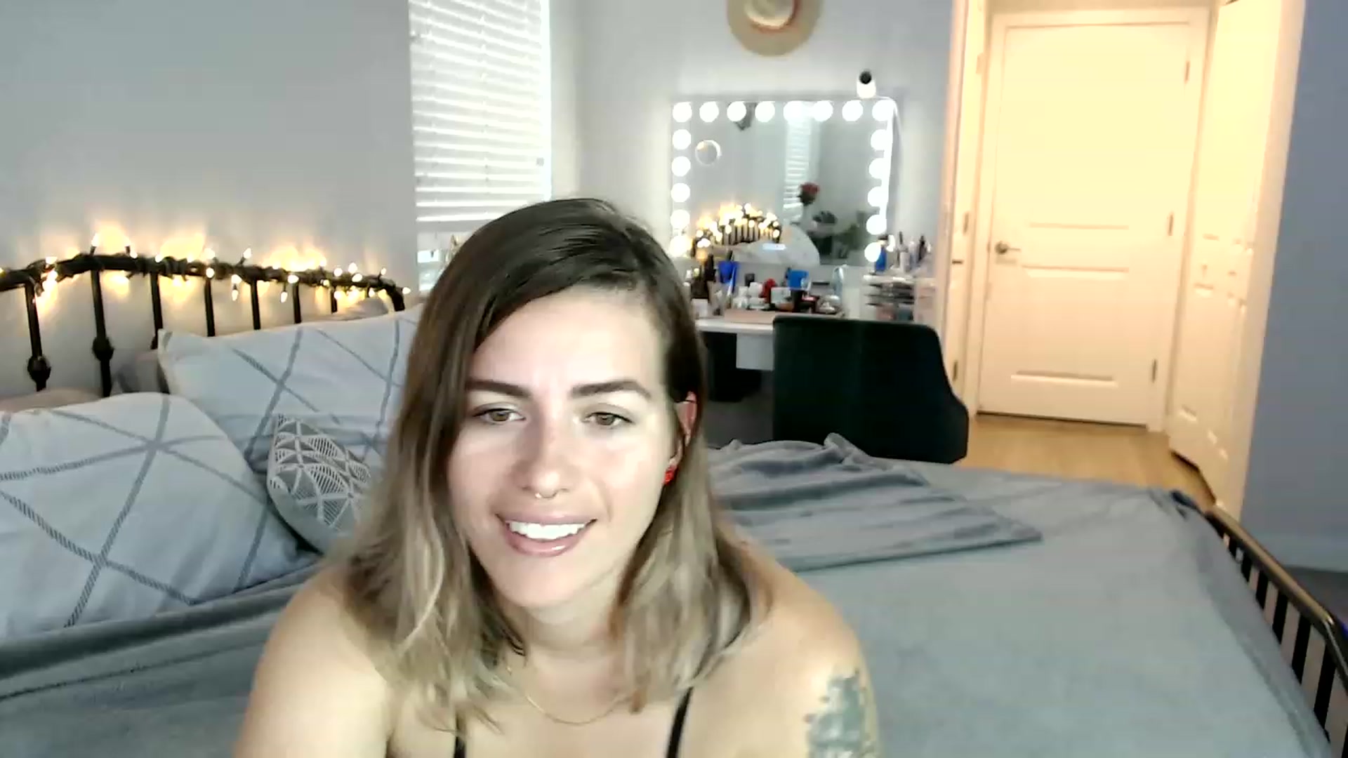 Gallery image thumbnail from Baby_Lena69's myfreecams stream on, 12/15/2022, 17:02 image 1 of 20