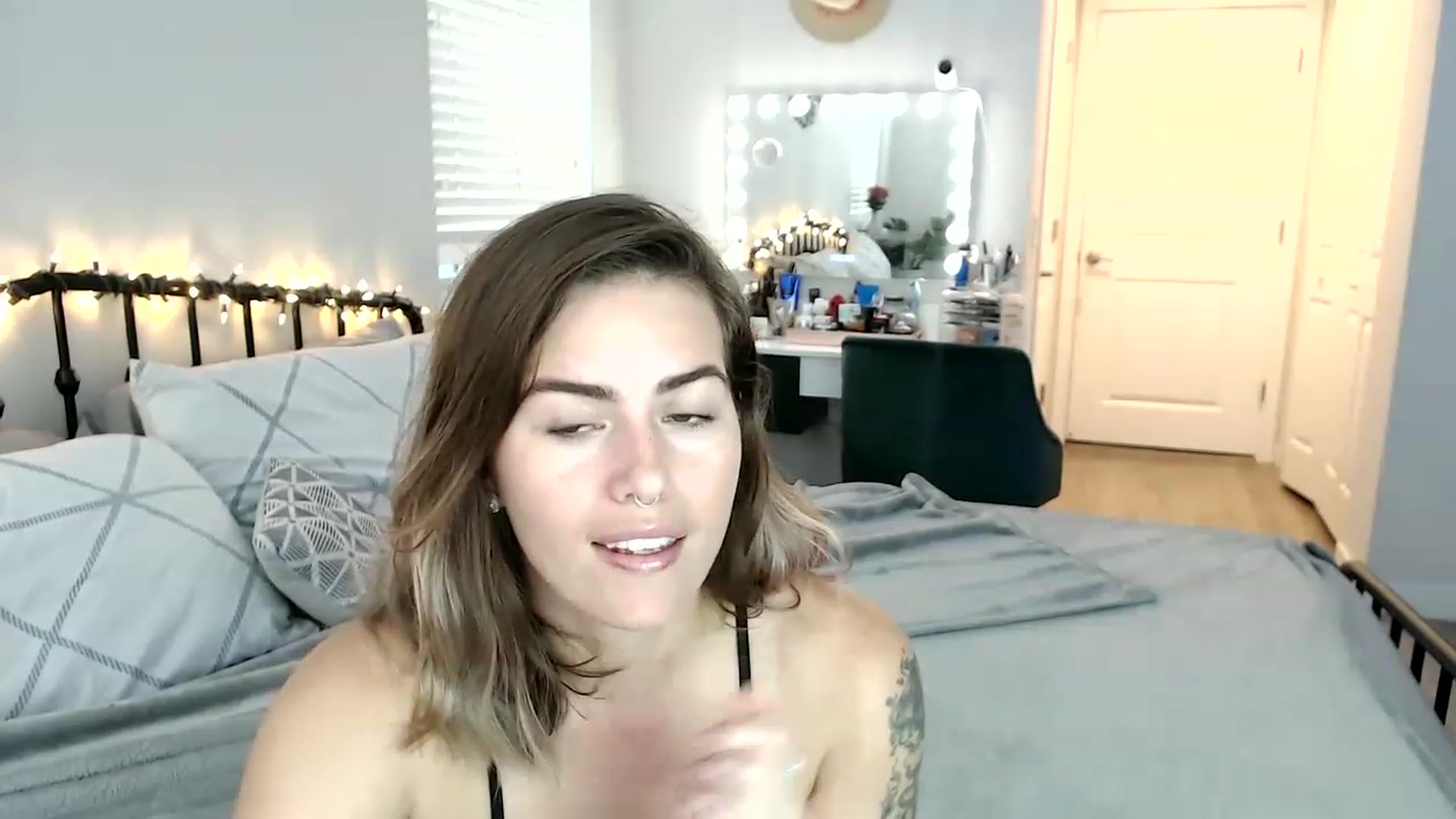 Gallery image thumbnail from Baby_Lena69's myfreecams stream on, 12/15/2022, 17:02 image 10 of 20