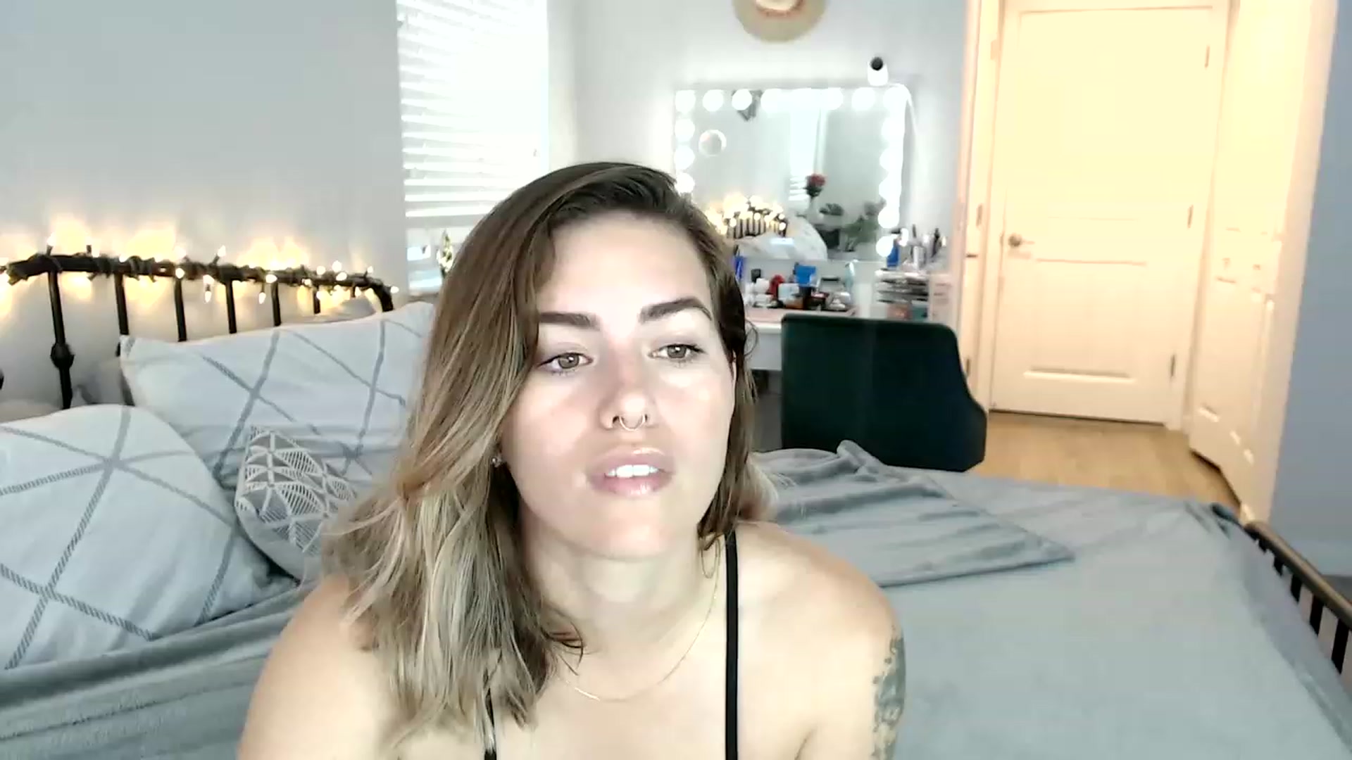 Gallery image thumbnail from Baby_Lena69's myfreecams stream on, 12/15/2022, 17:02 image 9 of 20