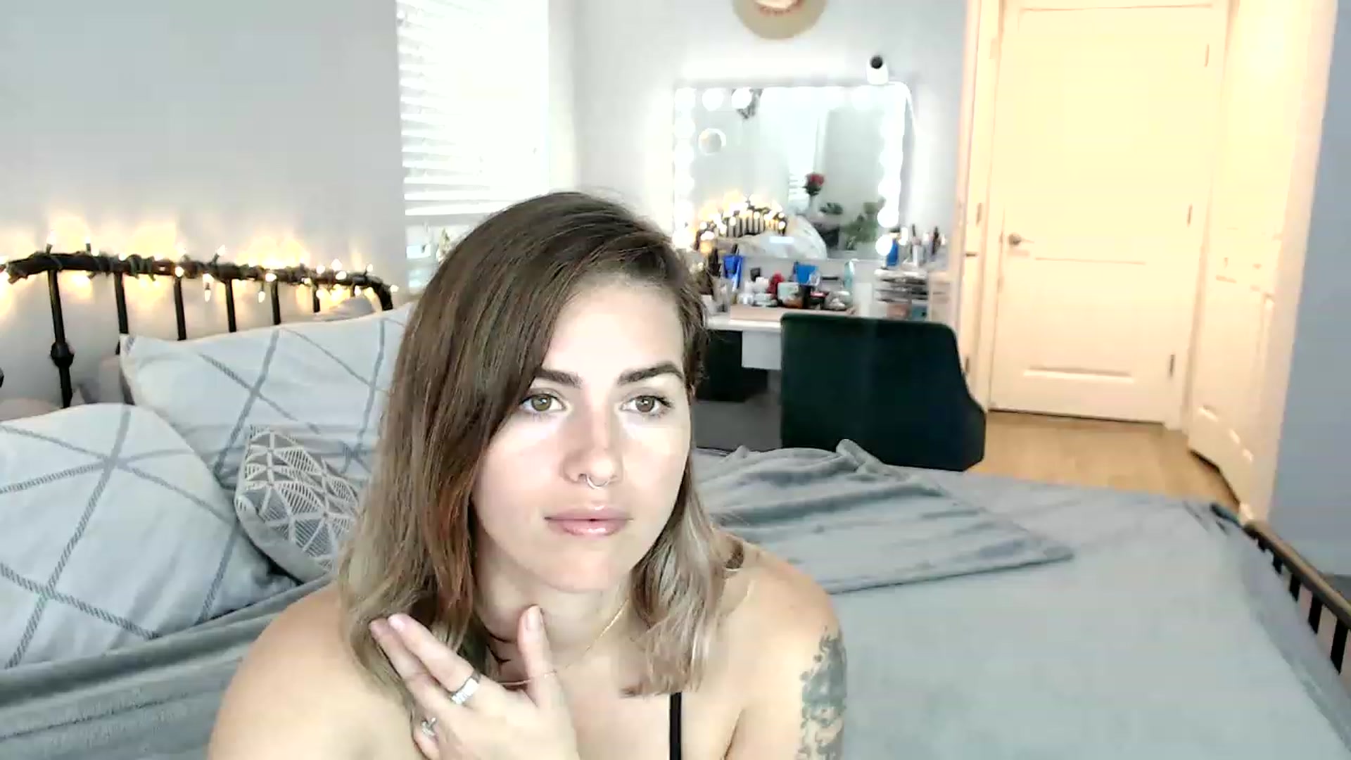 Gallery image thumbnail from Baby_Lena69's myfreecams stream on, 12/15/2022, 17:02 image 15 of 20