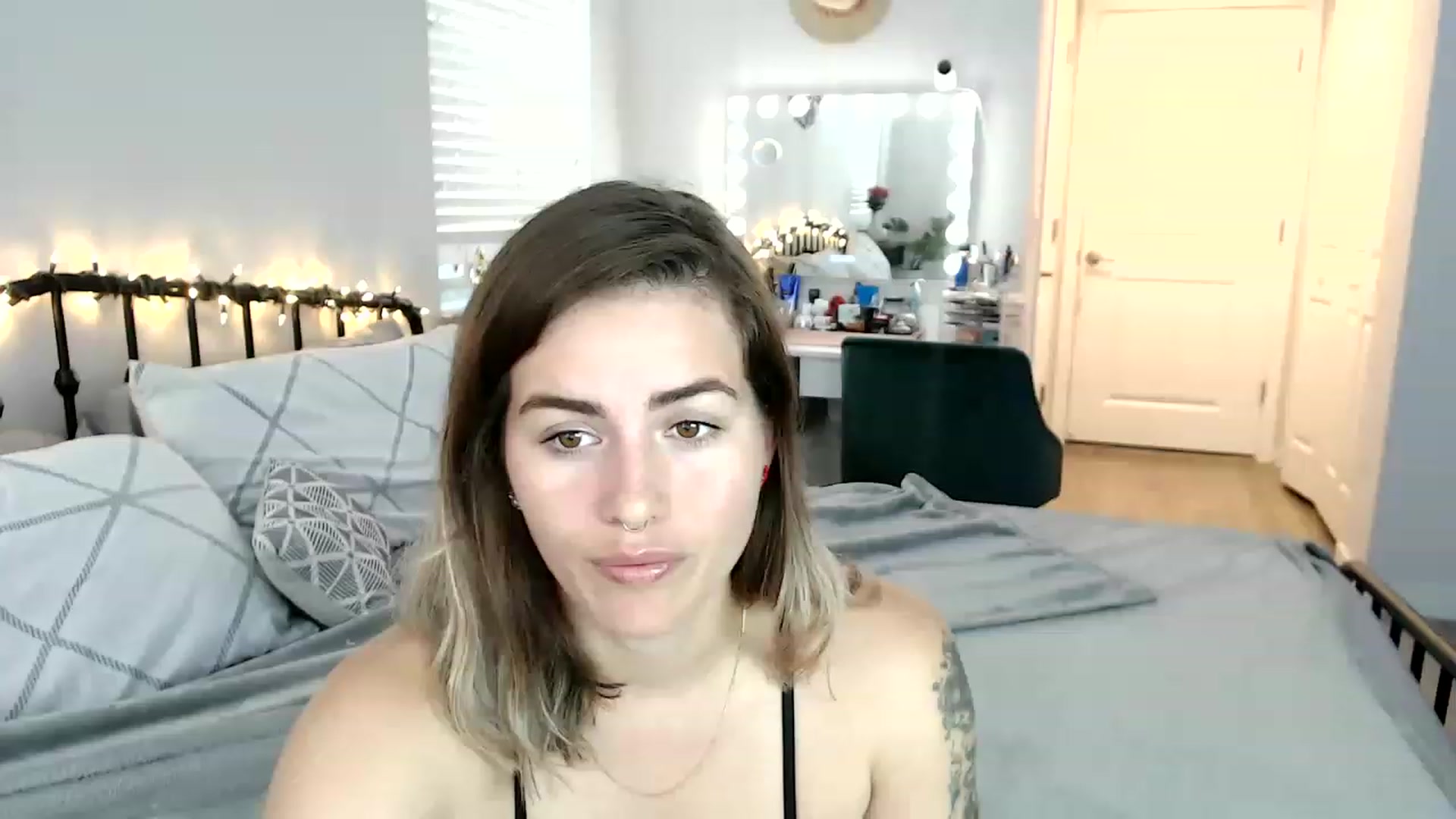 Gallery image thumbnail from Baby_Lena69's myfreecams stream on, 12/15/2022, 17:02 image 17 of 20