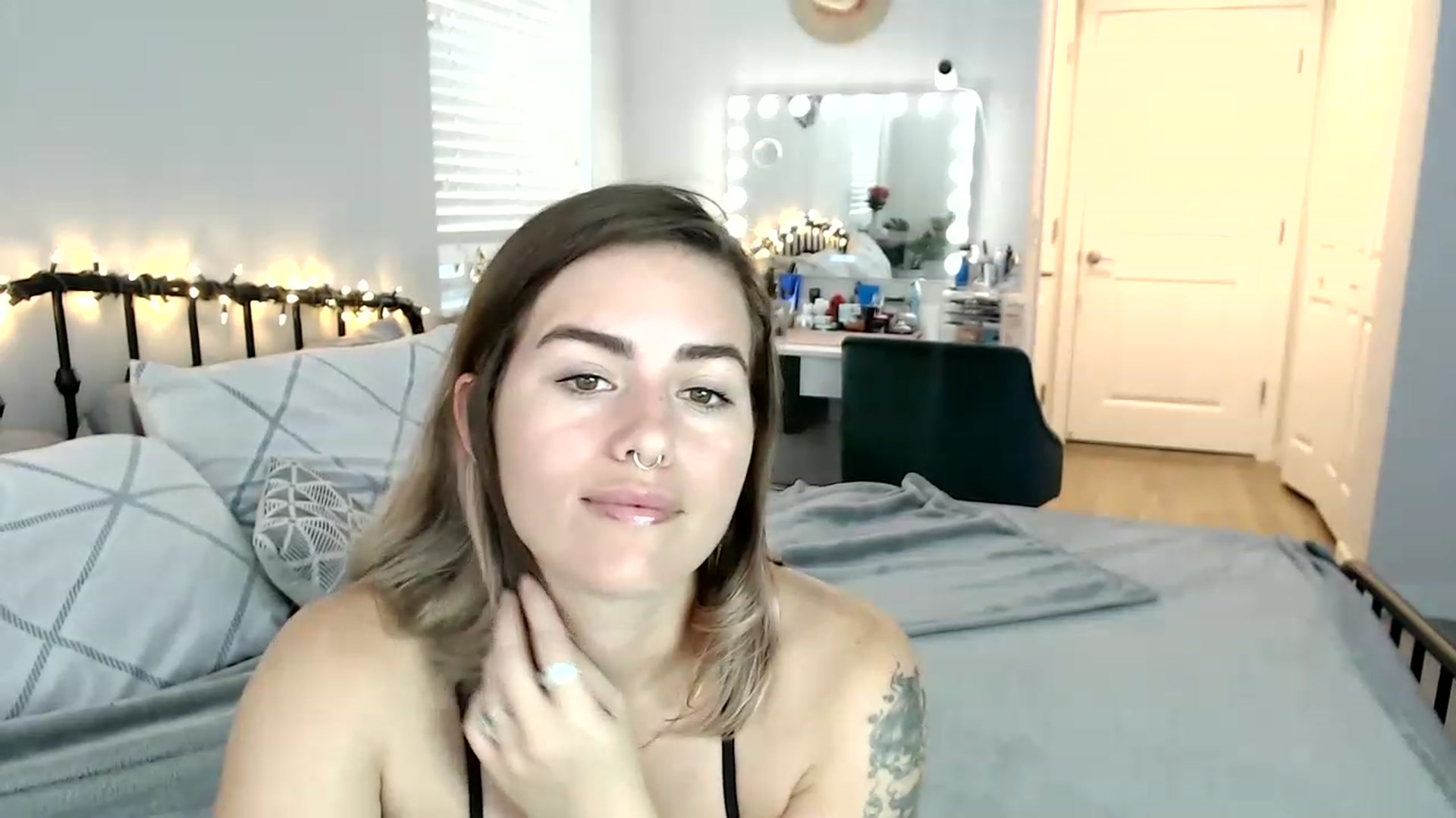 Gallery image thumbnail from Baby_Lena69's myfreecams stream on, 12/15/2022, 17:02 image 8 of 20