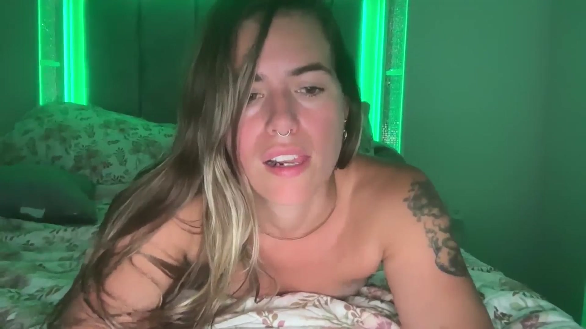 Gallery image thumbnail from Baby_Lena69's myfreecams stream on, 06/16/2025, 13:37 image 18 of 20