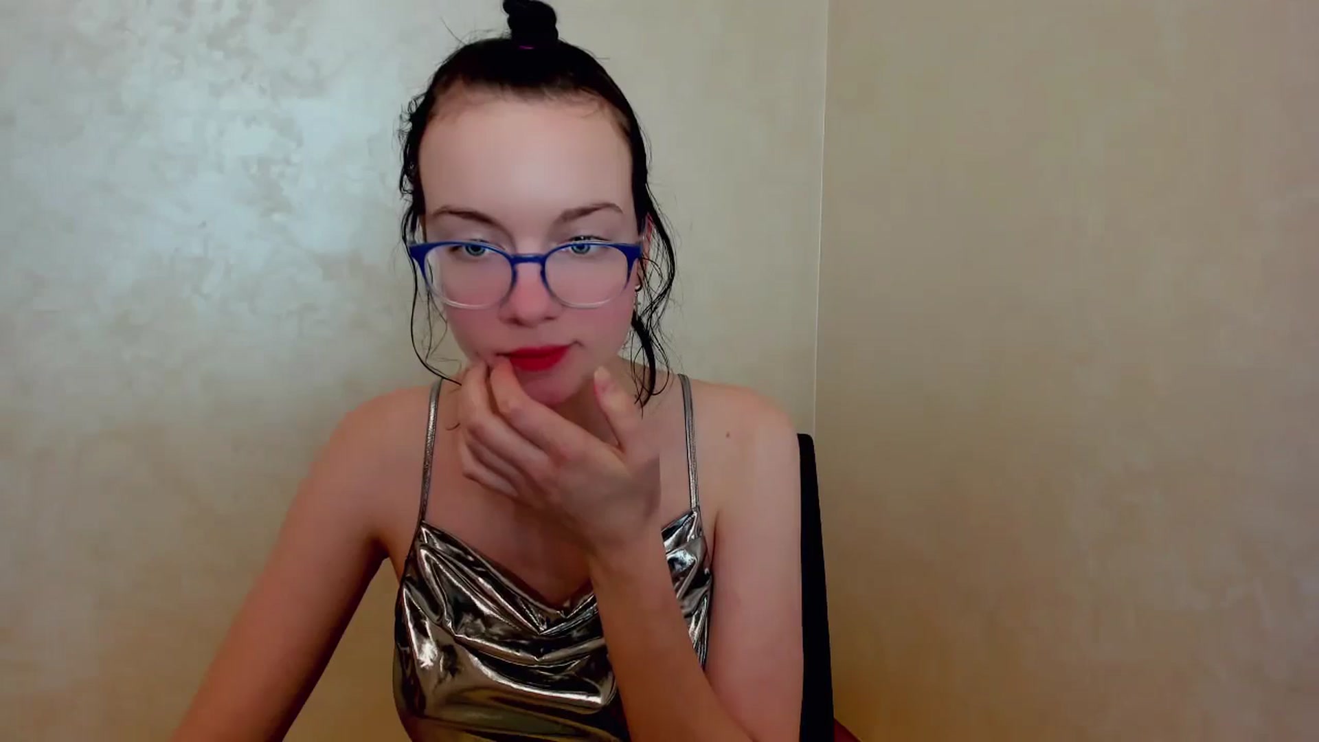 Gallery image thumbnail from Baby_Melania's myfreecams stream on, 04/01/2025, 24:14 image 2 of 20