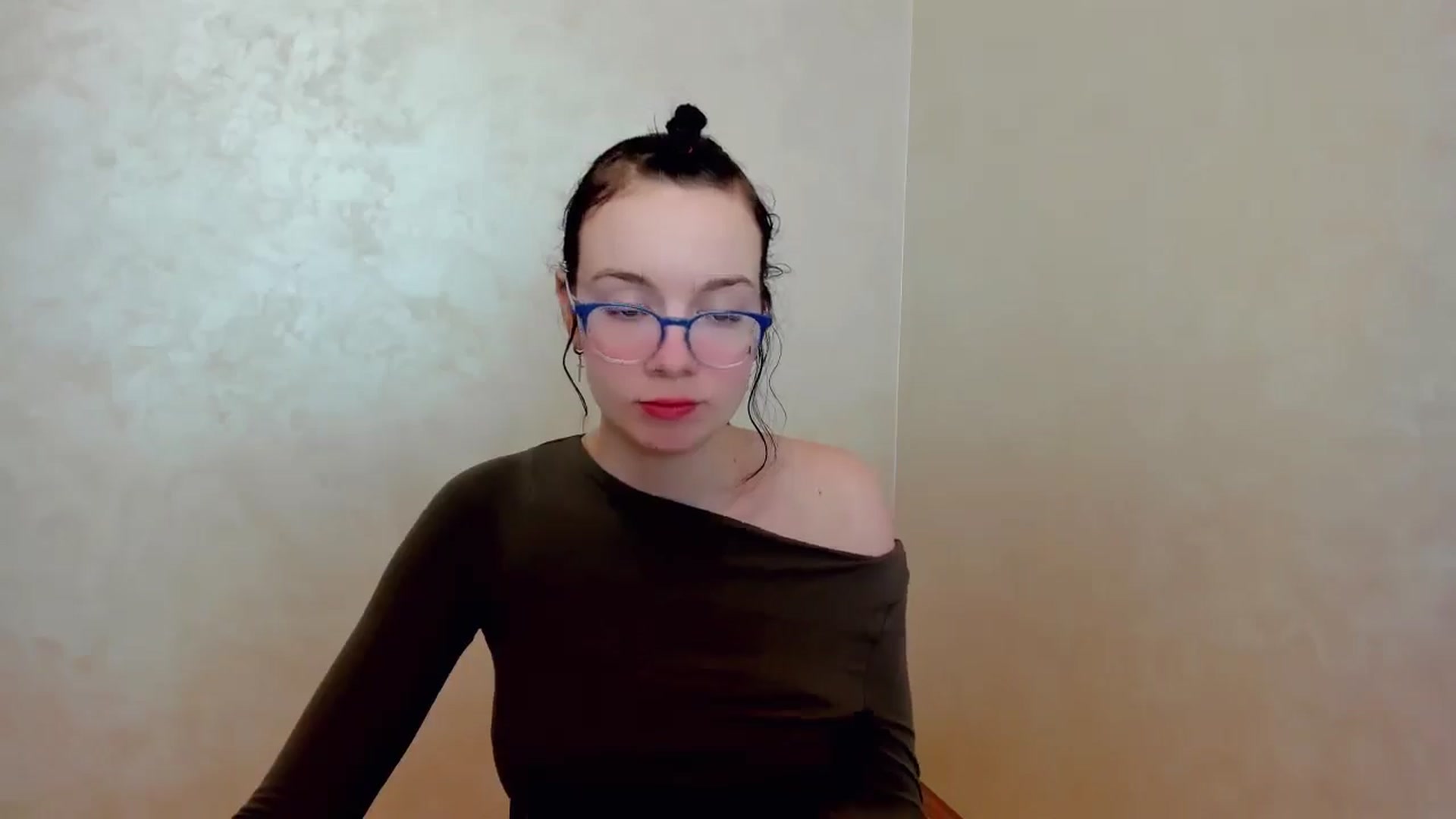 Gallery image thumbnail from Baby_Melania's myfreecams stream on, 04/05/2025, 21:30 image 17 of 20