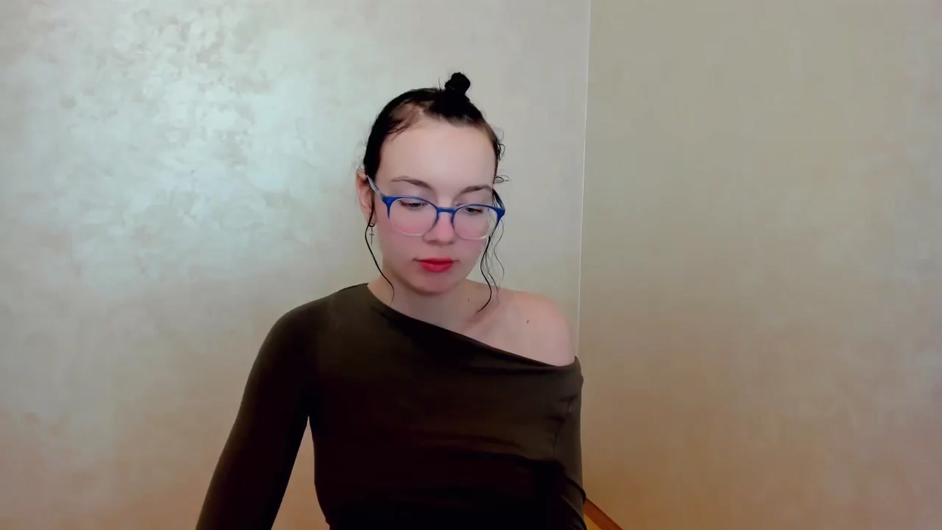 Gallery image thumbnail from Baby_Melania's myfreecams stream on, 04/05/2025, 21:30 image 16 of 20