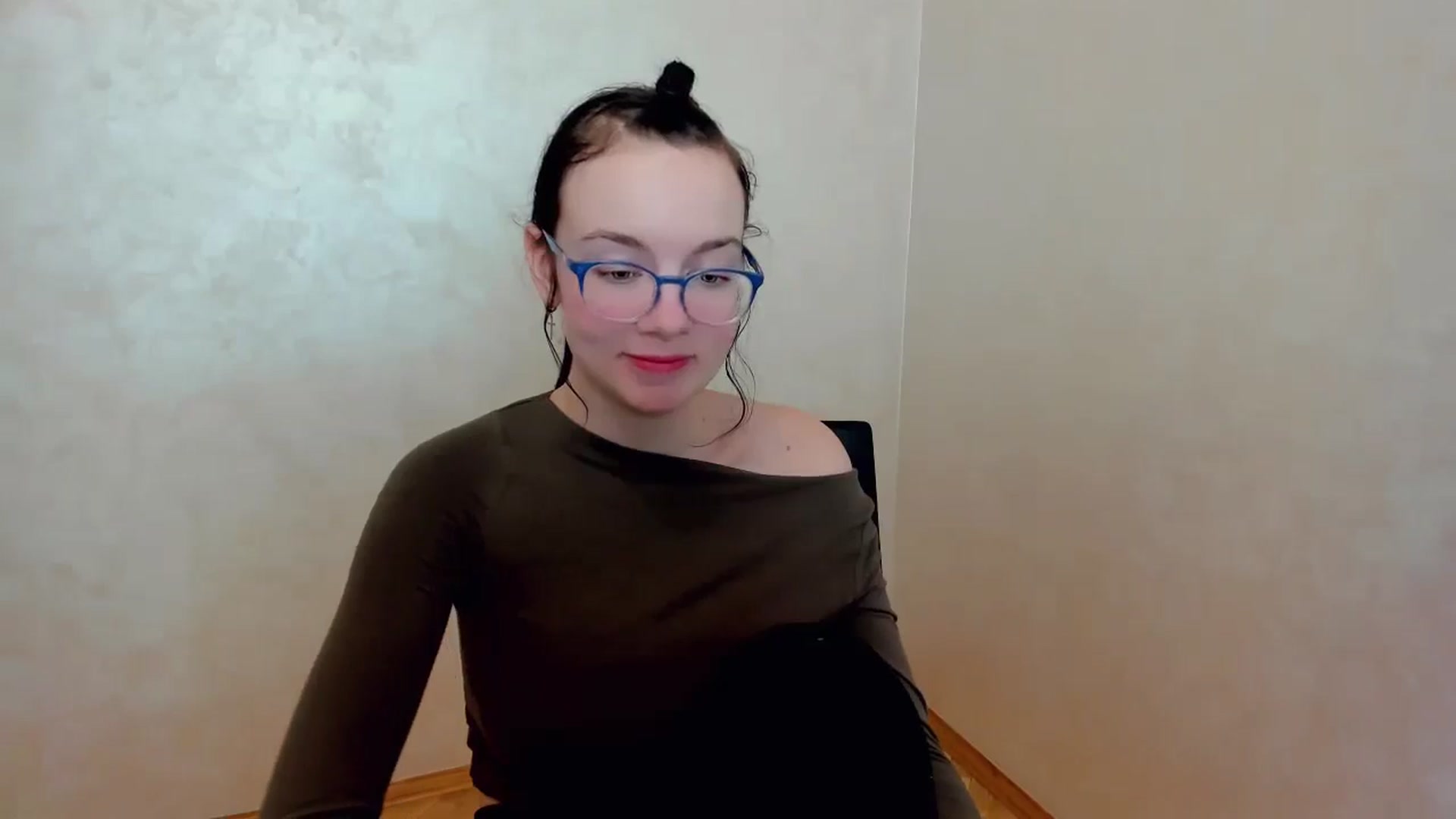 Gallery image thumbnail from Baby_Melania's myfreecams stream on, 04/05/2025, 23:08 image 19 of 20