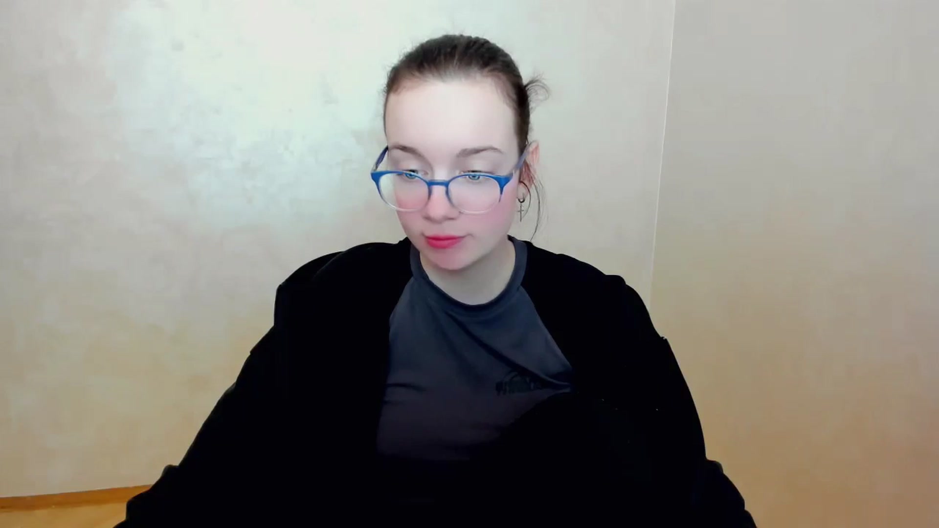 Gallery image thumbnail from Baby_Melania's myfreecams stream on, 04/14/2025, 18:09 image 4 of 20