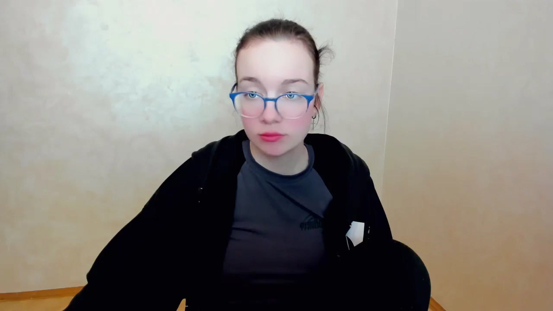 Gallery image thumbnail from Baby_Melania's myfreecams stream on, 04/14/2025, 18:09 image 18 of 20