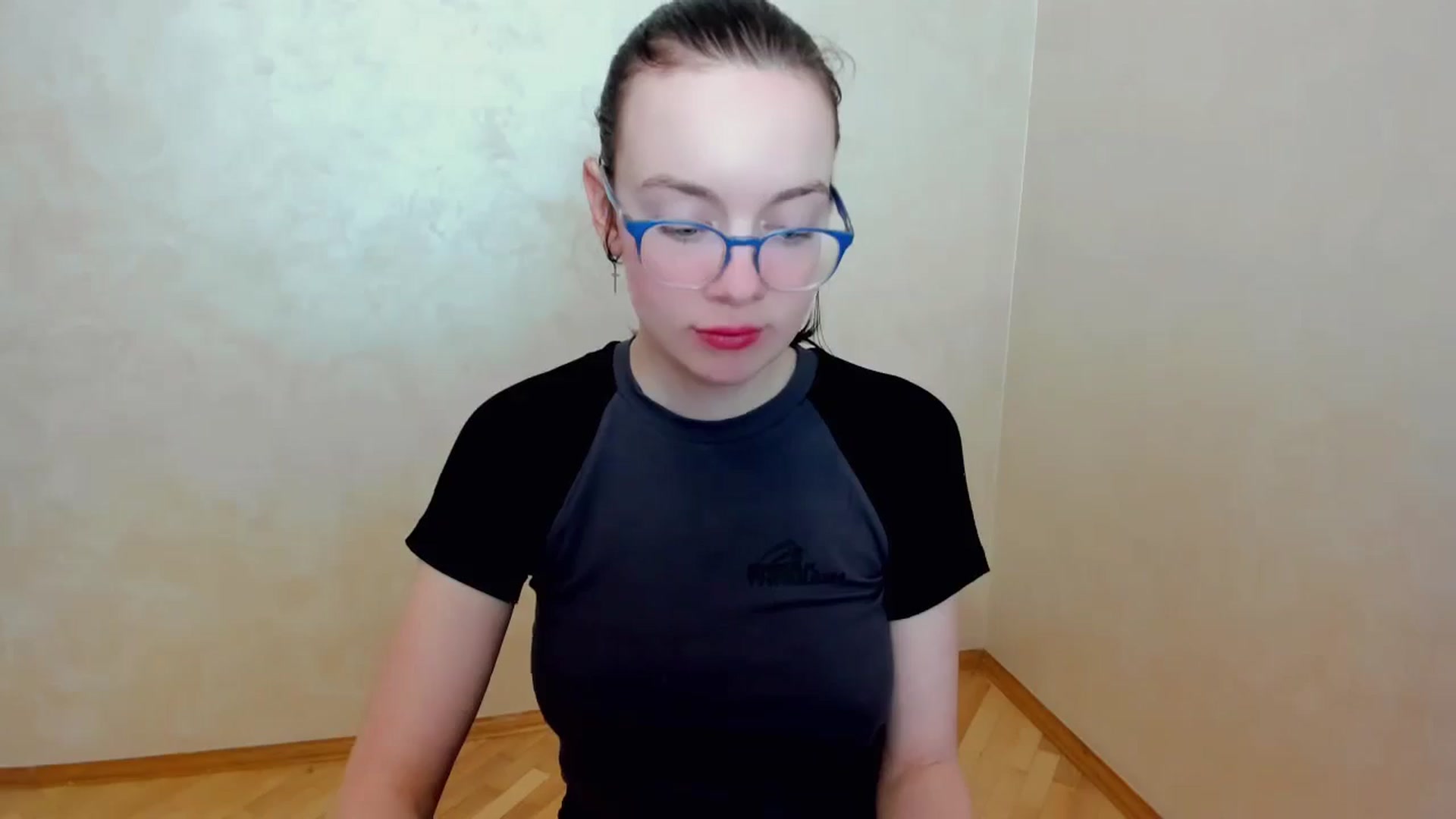 Gallery image thumbnail from Baby_Melania's myfreecams stream on, 04/15/2025, 21:11 image 14 of 20