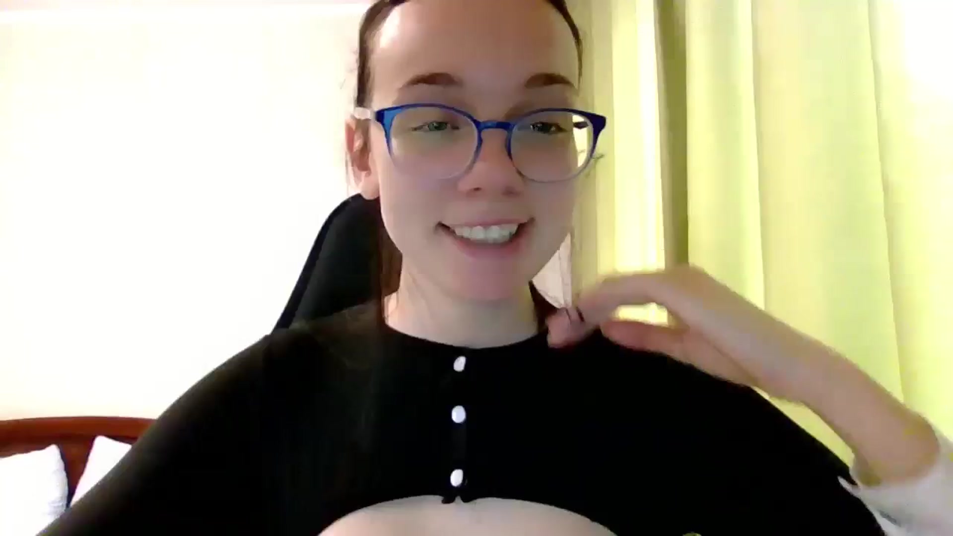Gallery image thumbnail from Baby_Melania's myfreecams stream on, 07/06/2025, 16:38 image 19 of 20