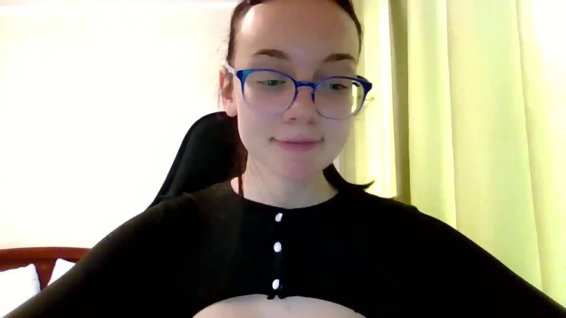 Gallery image thumbnail from Baby_Melania's myfreecams stream on, 07/06/2025, 16:38 image 15 of 20