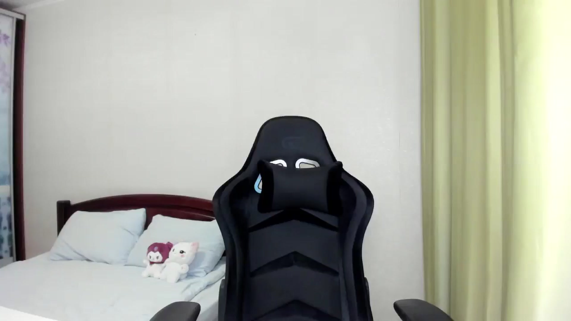 Gallery image thumbnail from Baby_Melania's myfreecams stream on, 08/17/2025, 24:19 image 10 of 20