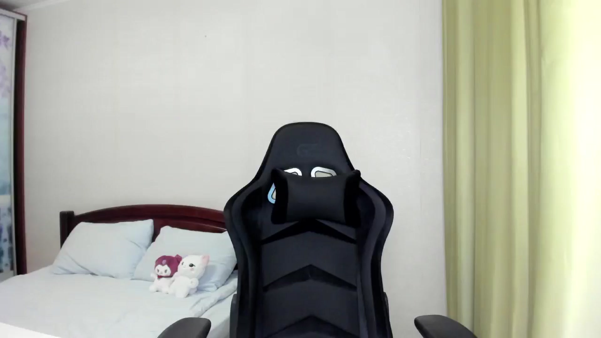 Gallery image thumbnail from Baby_Melania's myfreecams stream on, 08/17/2025, 24:19 image 9 of 20