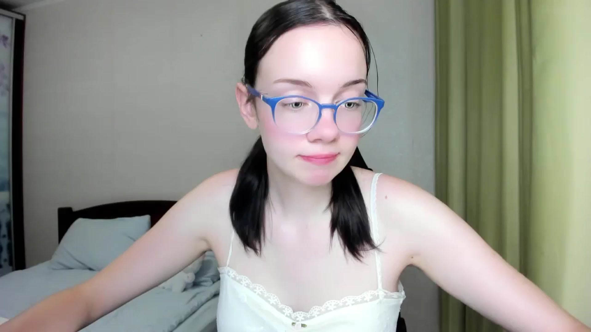Gallery image thumbnail from Baby_Melania's myfreecams stream on, 08/17/2025, 24:19 image 18 of 20