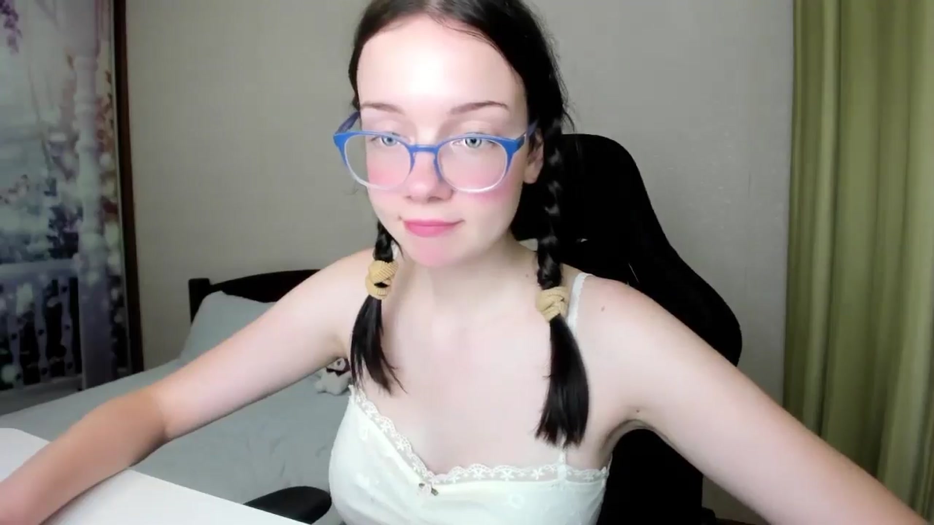 Gallery image thumbnail from Baby_Melania's myfreecams stream on, 08/18/2025, 24:00 image 5 of 20
