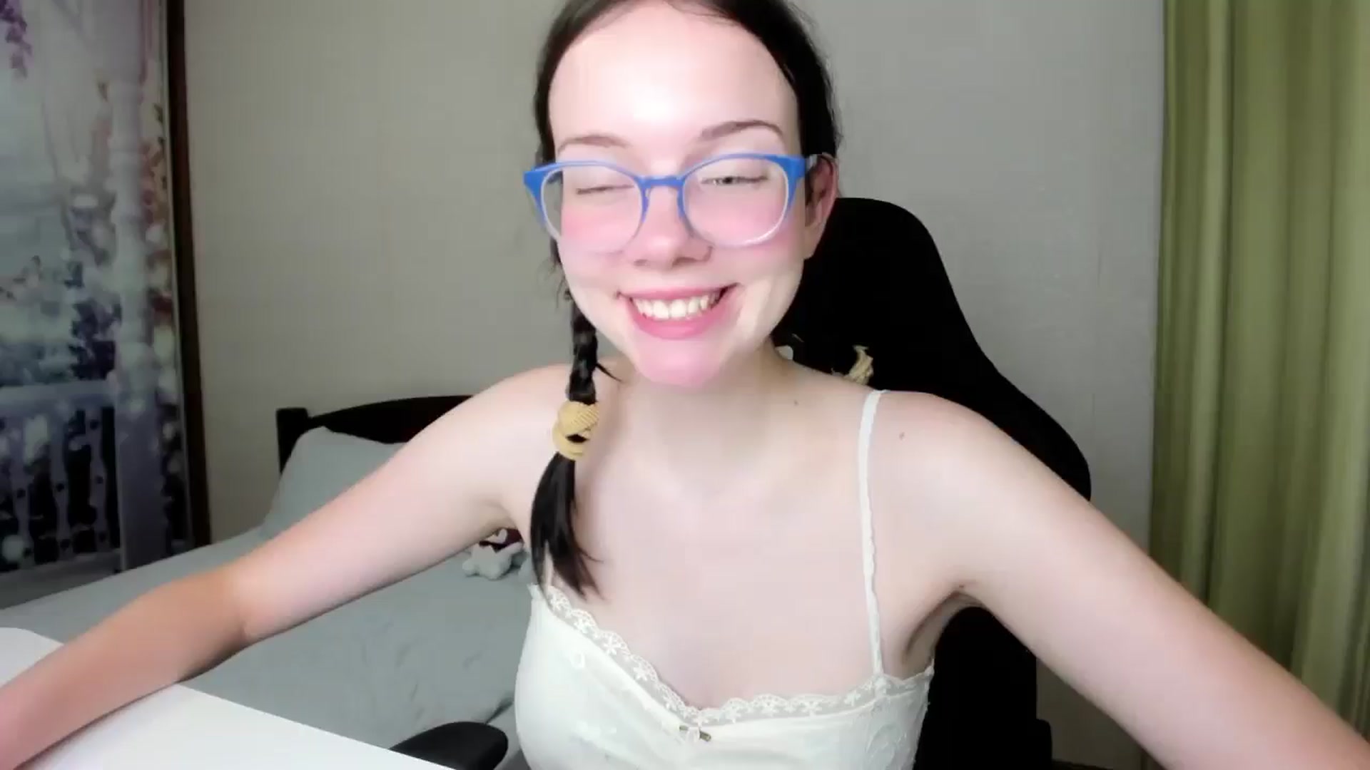Gallery image thumbnail from Baby_Melania's myfreecams stream on, 08/18/2025, 24:00 image 16 of 20