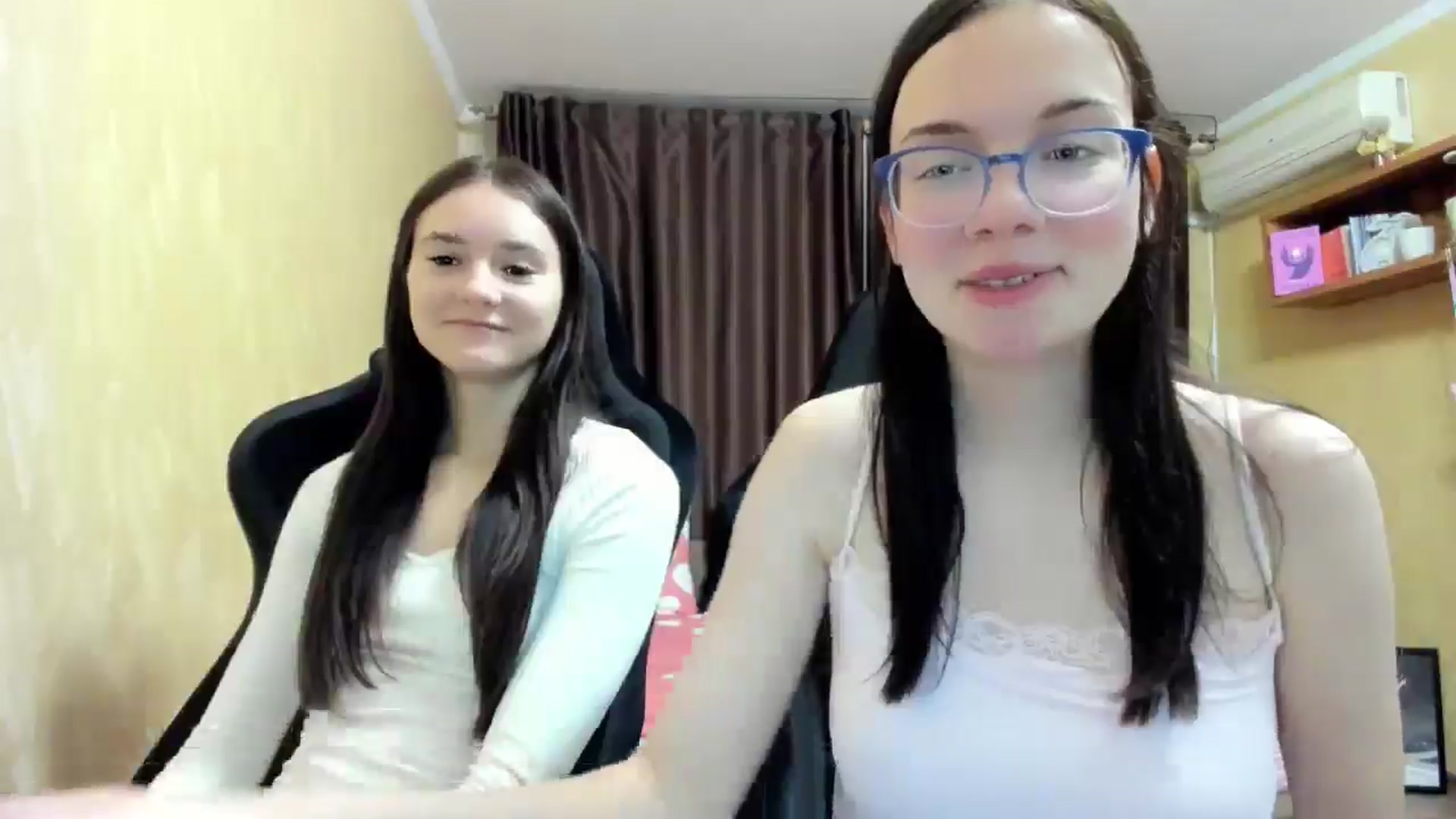 Gallery image thumbnail from Baby_Melania's myfreecams stream on, 09/17/2025, 22:12 image 17 of 20