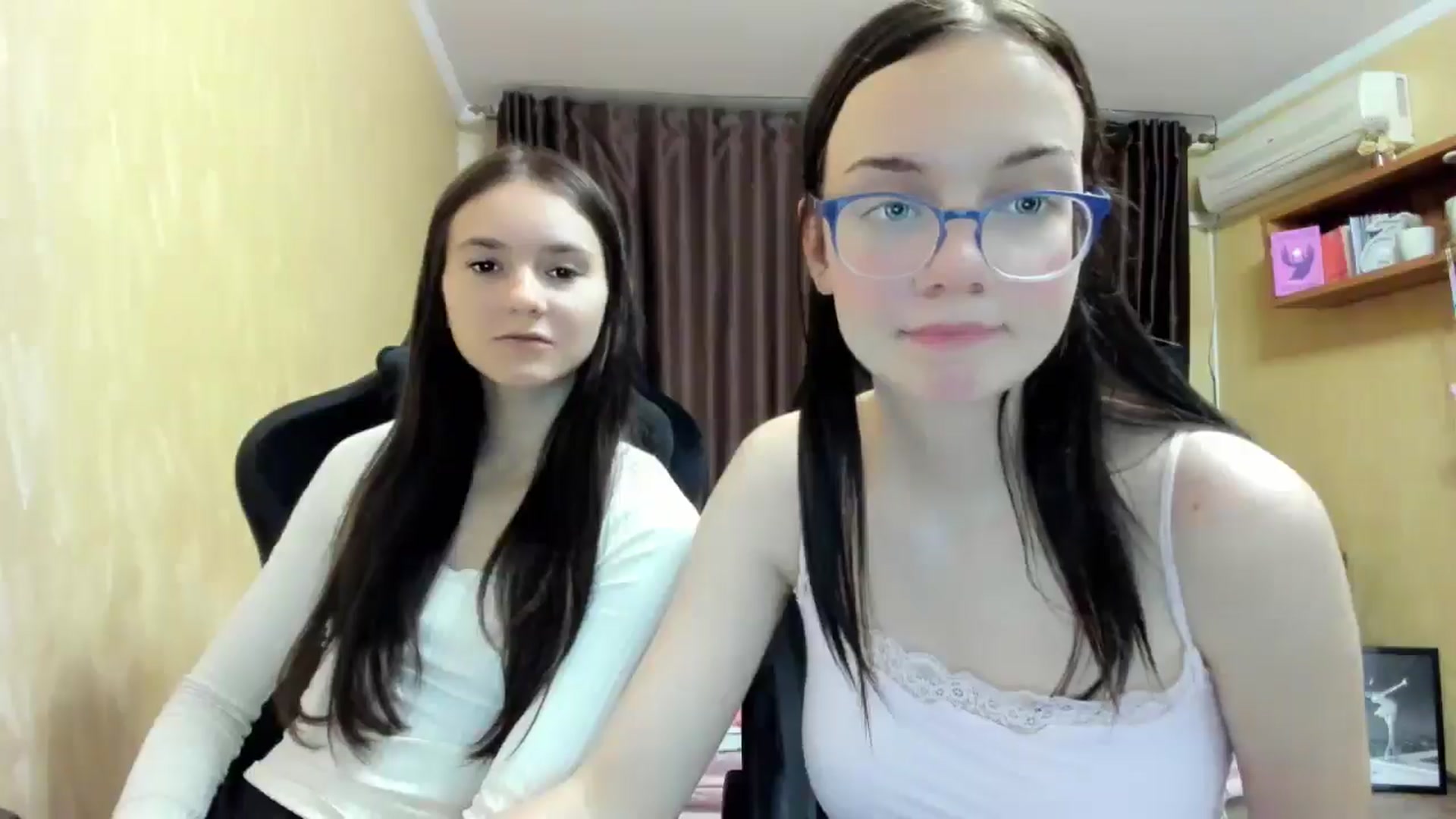 Gallery image thumbnail from Baby_Melania's myfreecams stream on, 09/17/2025, 22:12 image 14 of 20