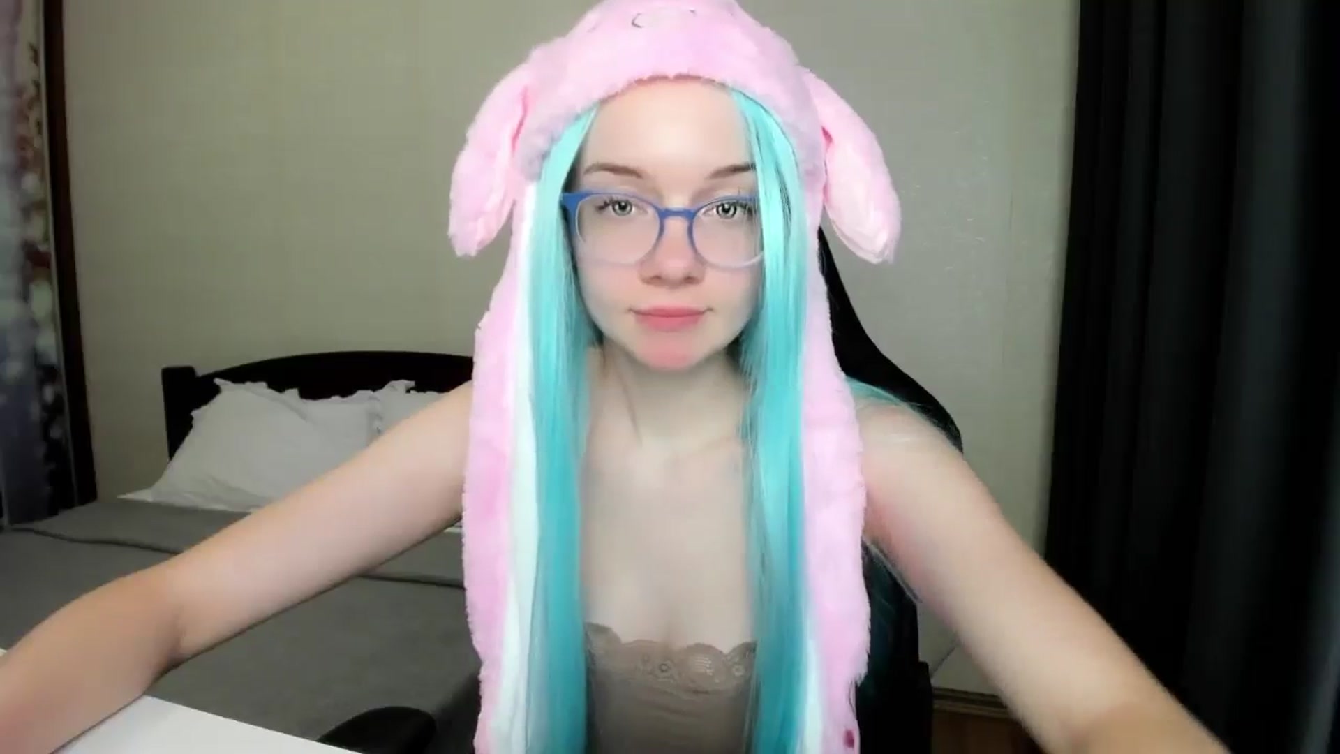 Gallery image thumbnail from Baby_Melania's myfreecams stream on, 10/18/2025, 23:25 image 10 of 20