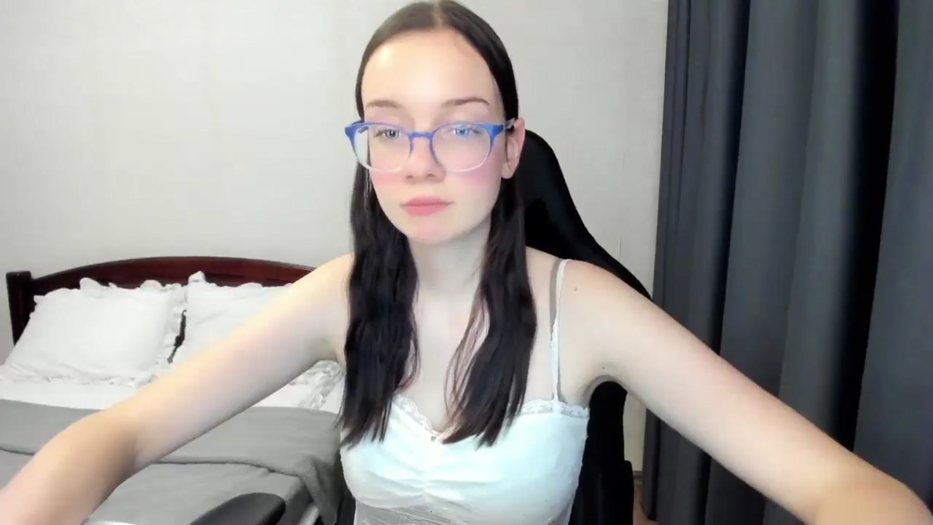 Gallery image thumbnail from Baby_Melania's myfreecams stream on, 10/21/2025, 21:49 image 15 of 20