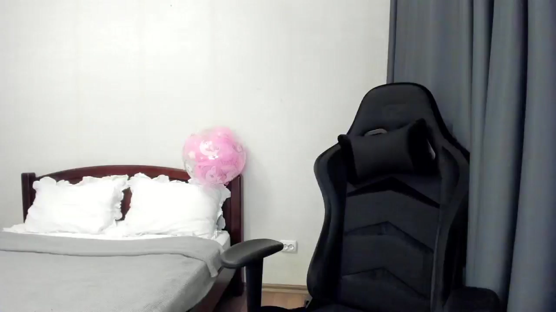 Gallery image thumbnail from Baby_Melania's myfreecams stream on, 11/14/2025, 16:50 image 12 of 20