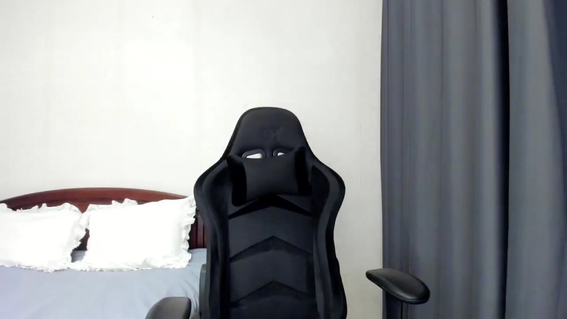 Gallery image thumbnail from Baby_Melania's myfreecams stream on, 12/23/2025, 21:40 image 16 of 20