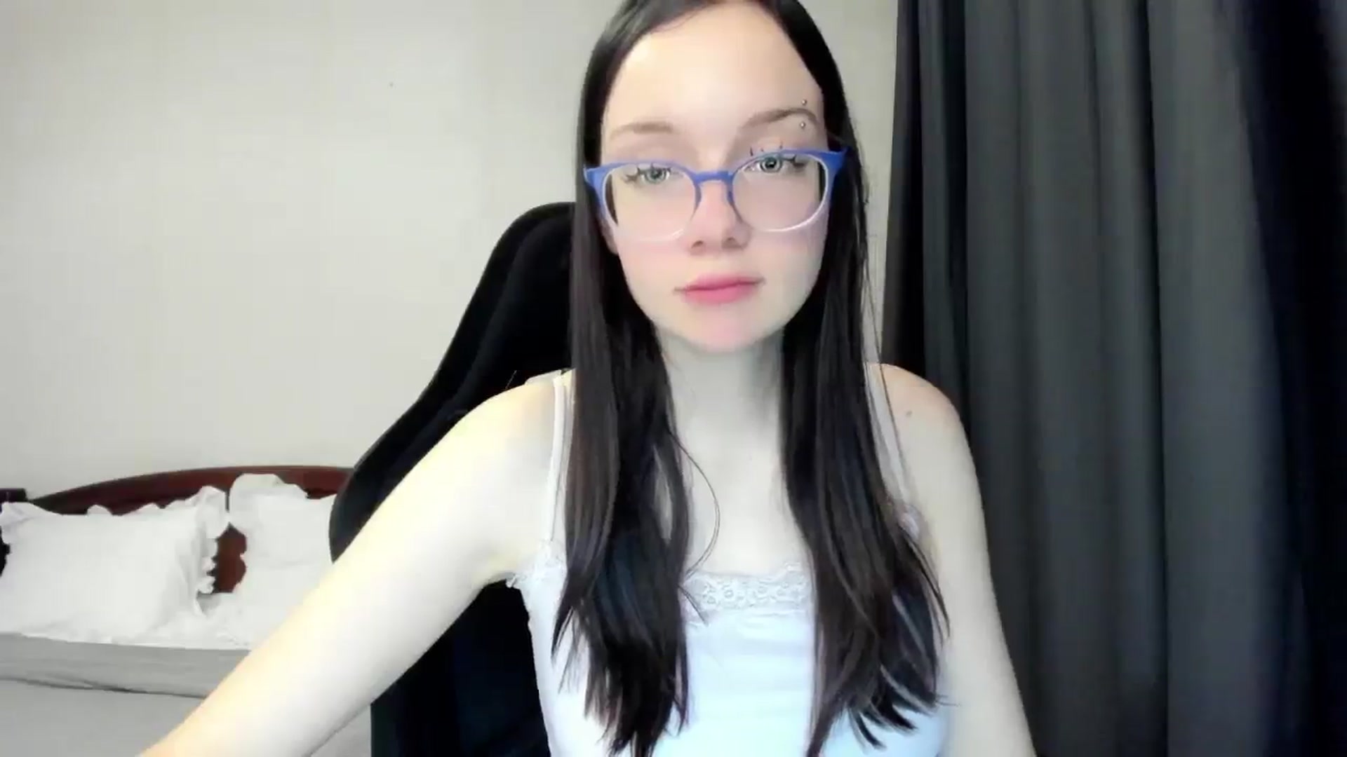 Gallery image thumbnail from Baby_Melania's myfreecams stream on, 01/08/2026, 19:16 image 15 of 20