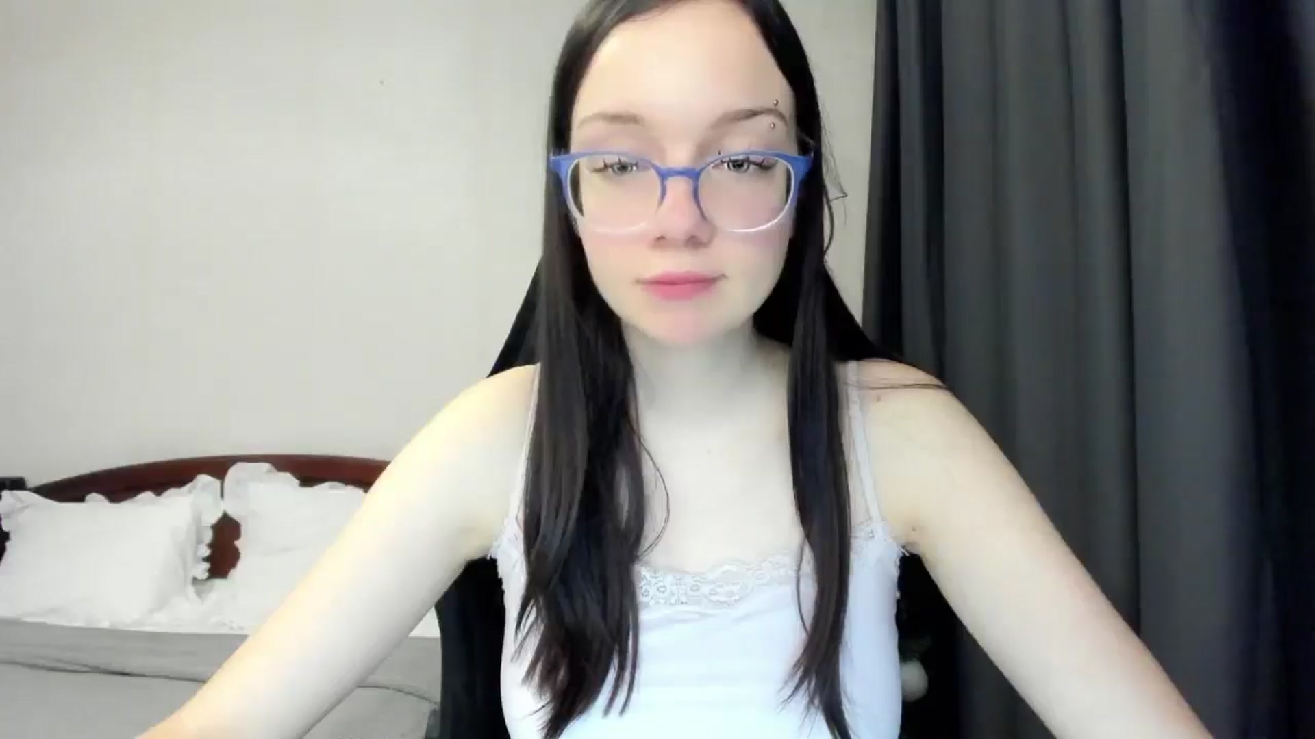 Gallery image thumbnail from Baby_Melania's myfreecams stream on, 01/08/2026, 19:16 image 16 of 20