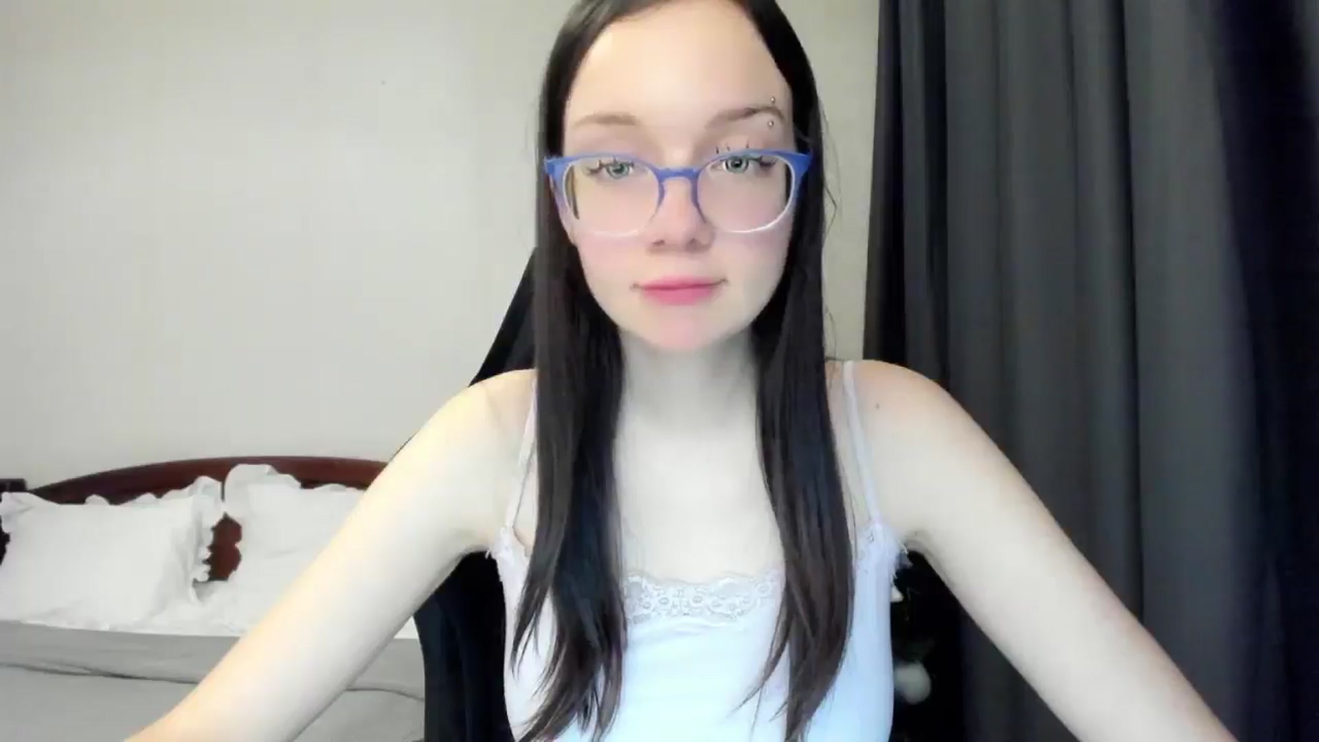 Gallery image thumbnail from Baby_Melania's myfreecams stream on, 01/08/2026, 19:16 image 14 of 20