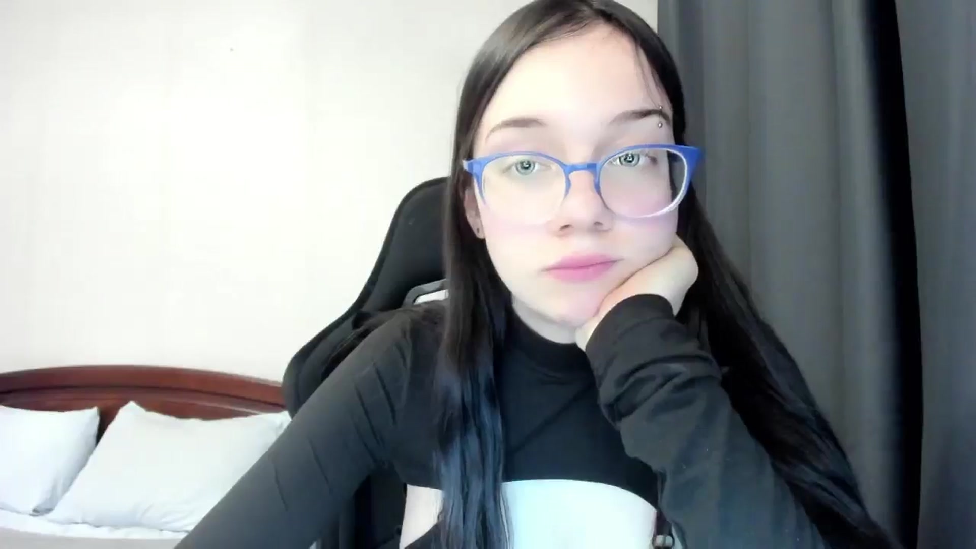 Gallery image thumbnail from Baby_Melania's myfreecams stream on, 04/10/2026, 17:42 image 11 of 20