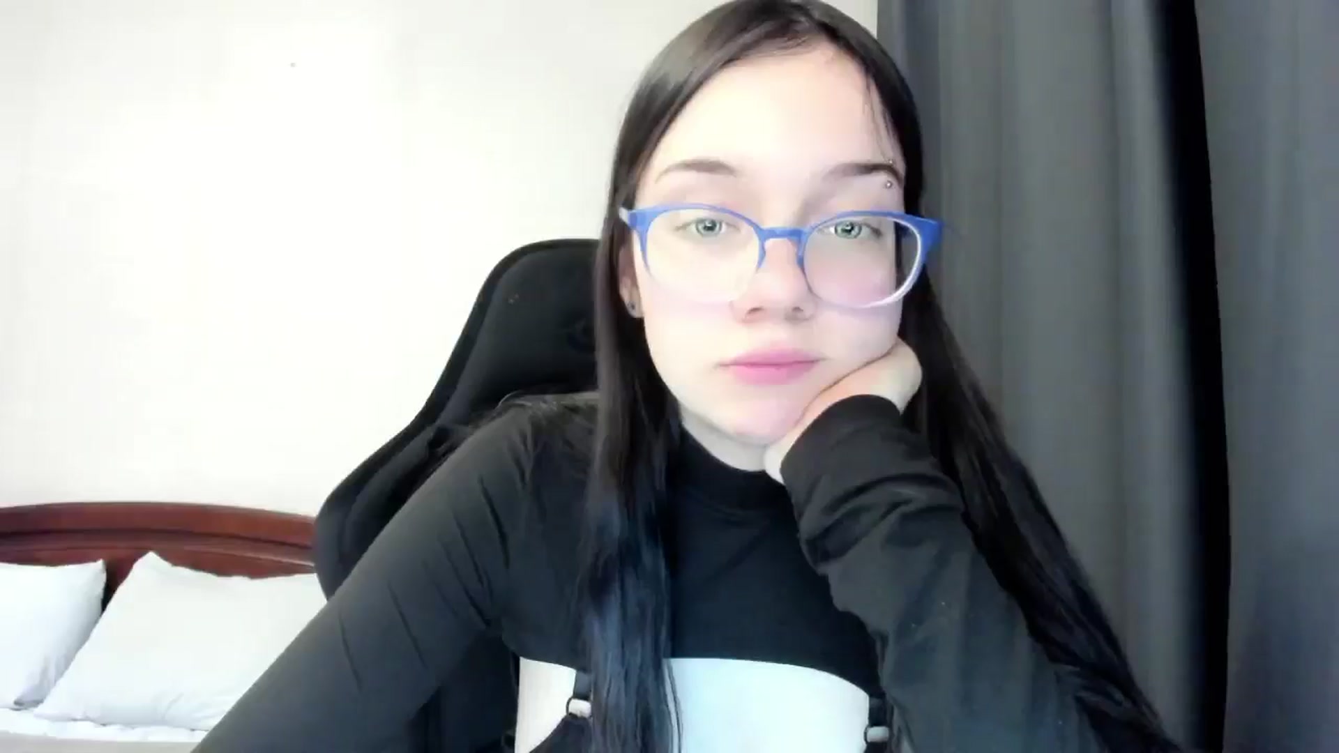 Gallery image thumbnail from Baby_Melania's myfreecams stream on, 04/10/2026, 17:42 image 13 of 20