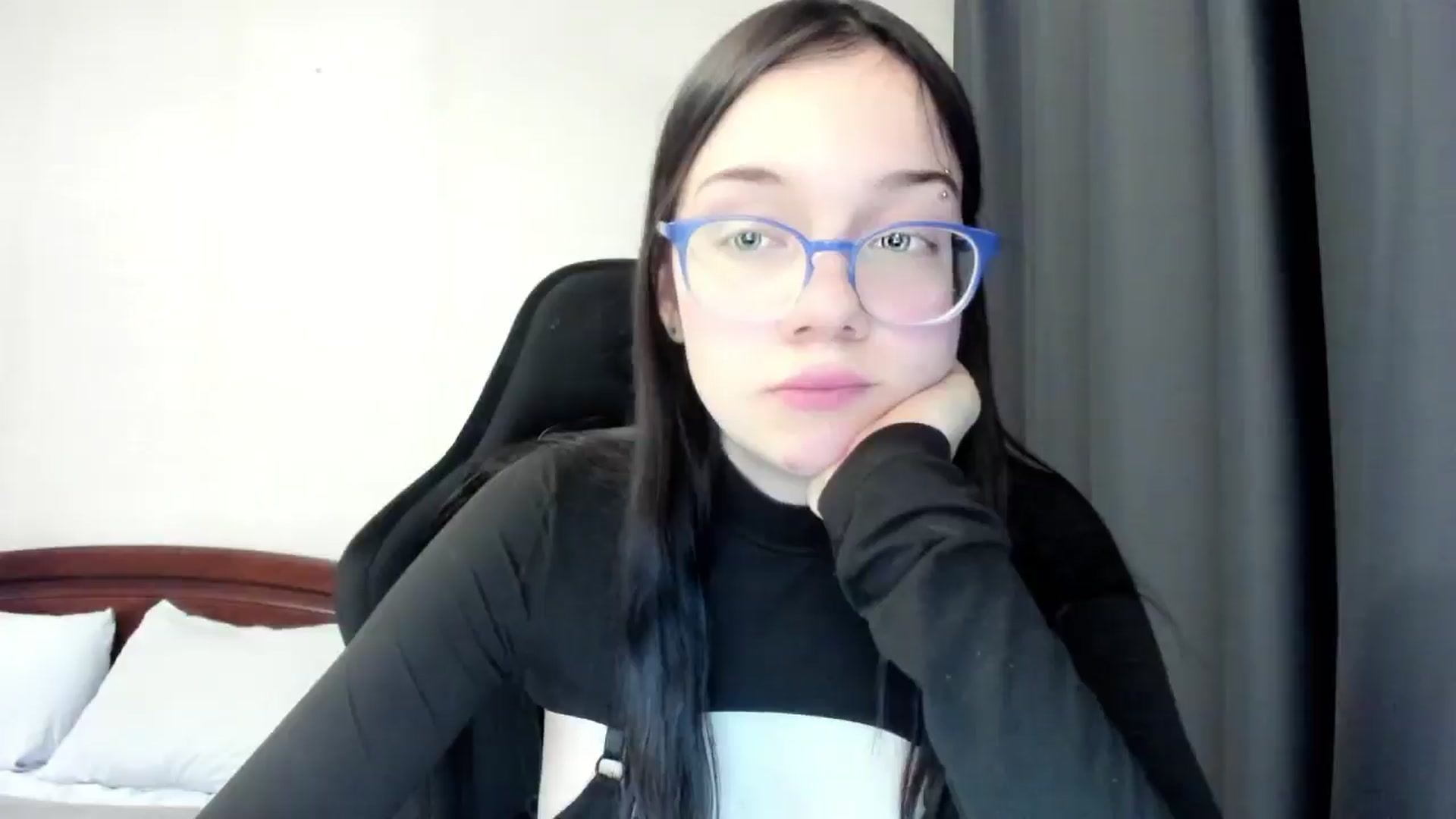 Gallery image thumbnail from Baby_Melania's myfreecams stream on, 04/10/2026, 17:42 image 12 of 20