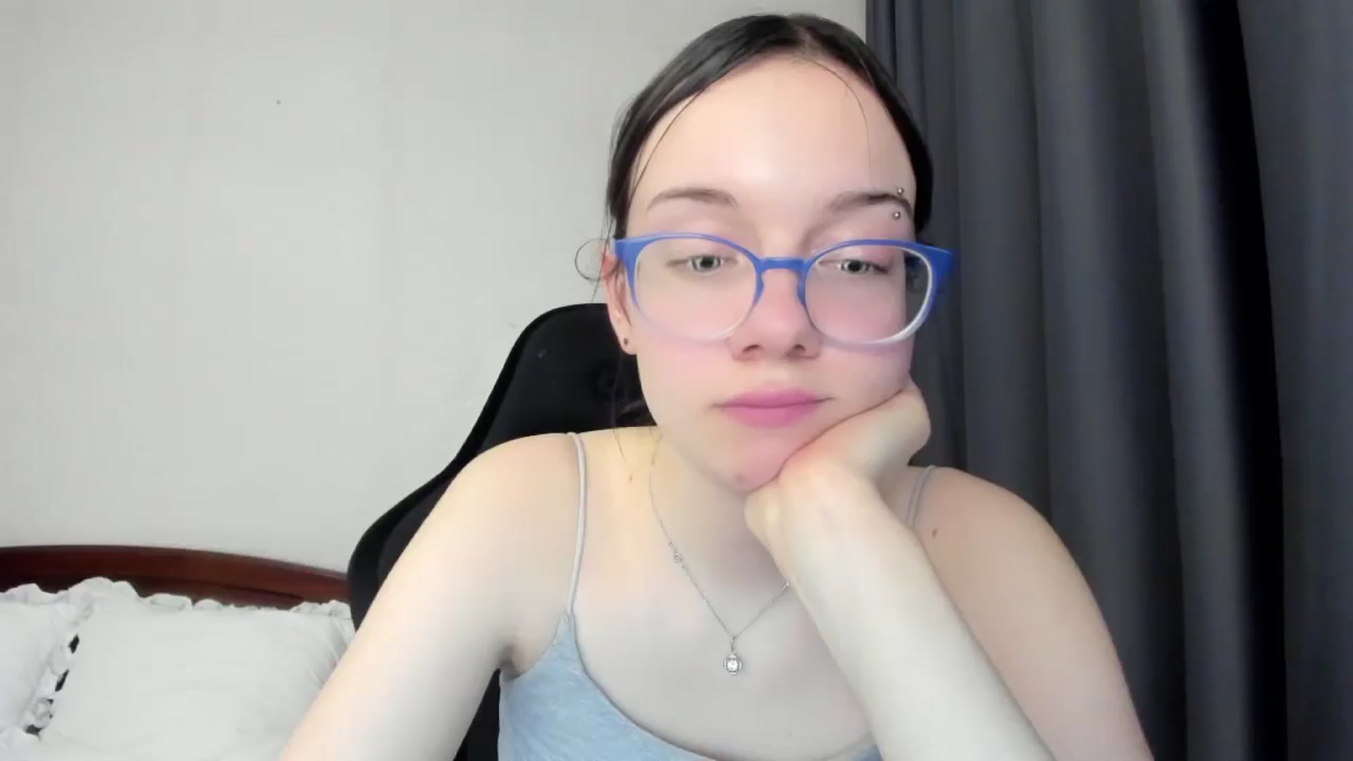 Gallery image thumbnail from Baby_Melania's myfreecams stream on, 04/19/2026, 20:40 image 17 of 20