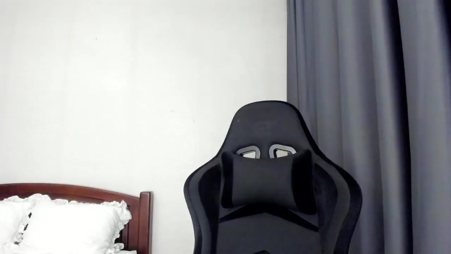 Gallery image thumbnail from Baby_Melania's myfreecams stream on, 04/19/2026, 20:40 image 18 of 20