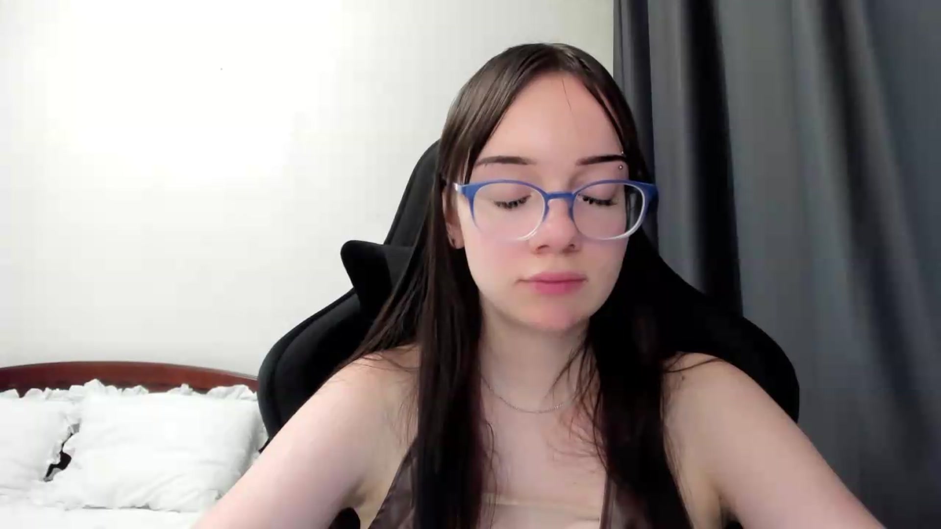 Gallery image thumbnail from Baby_Melania's myfreecams stream on, 06/26/2026, 24:01 image 8 of 20