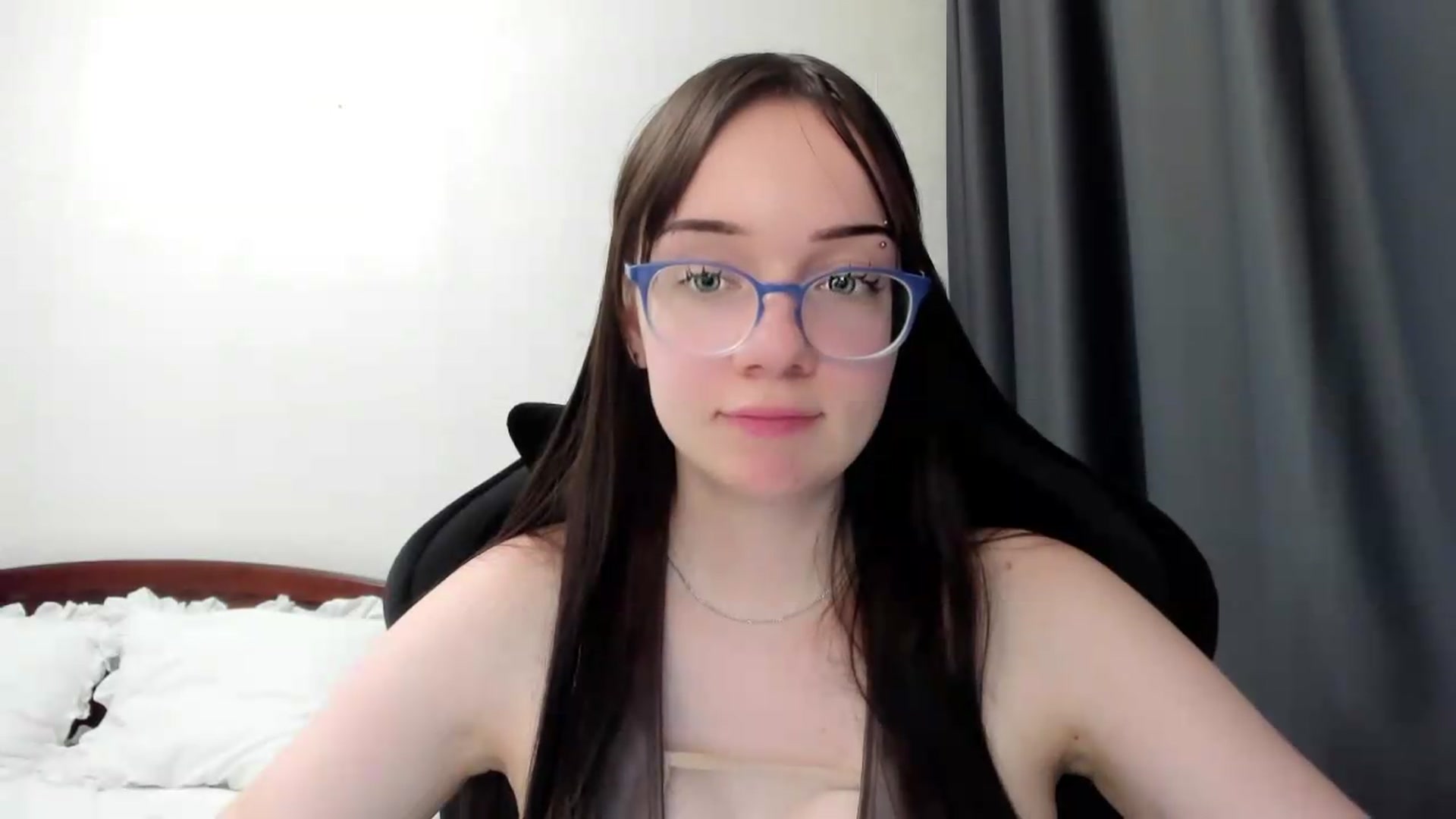 Gallery image thumbnail from Baby_Melania's myfreecams stream on, 06/26/2026, 24:01 image 5 of 20