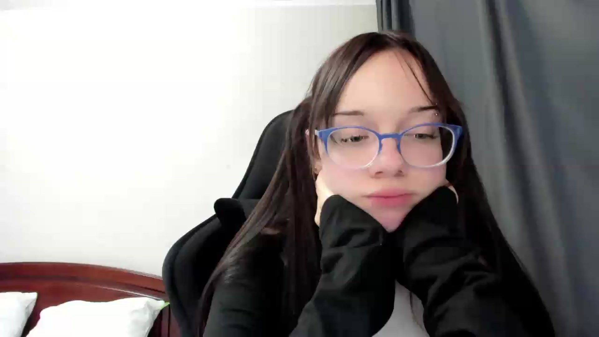 Gallery image thumbnail from Baby_Melania's myfreecams stream on, 07/07/2026, 21:35 image 3 of 20