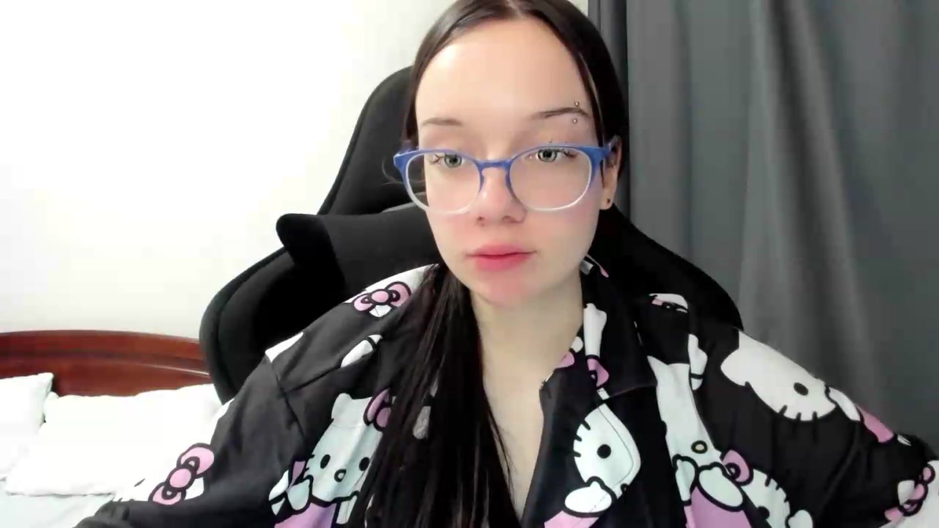 Gallery image thumbnail from Baby_Melania's myfreecams stream on, 07/09/2026, 19:14 image 16 of 20