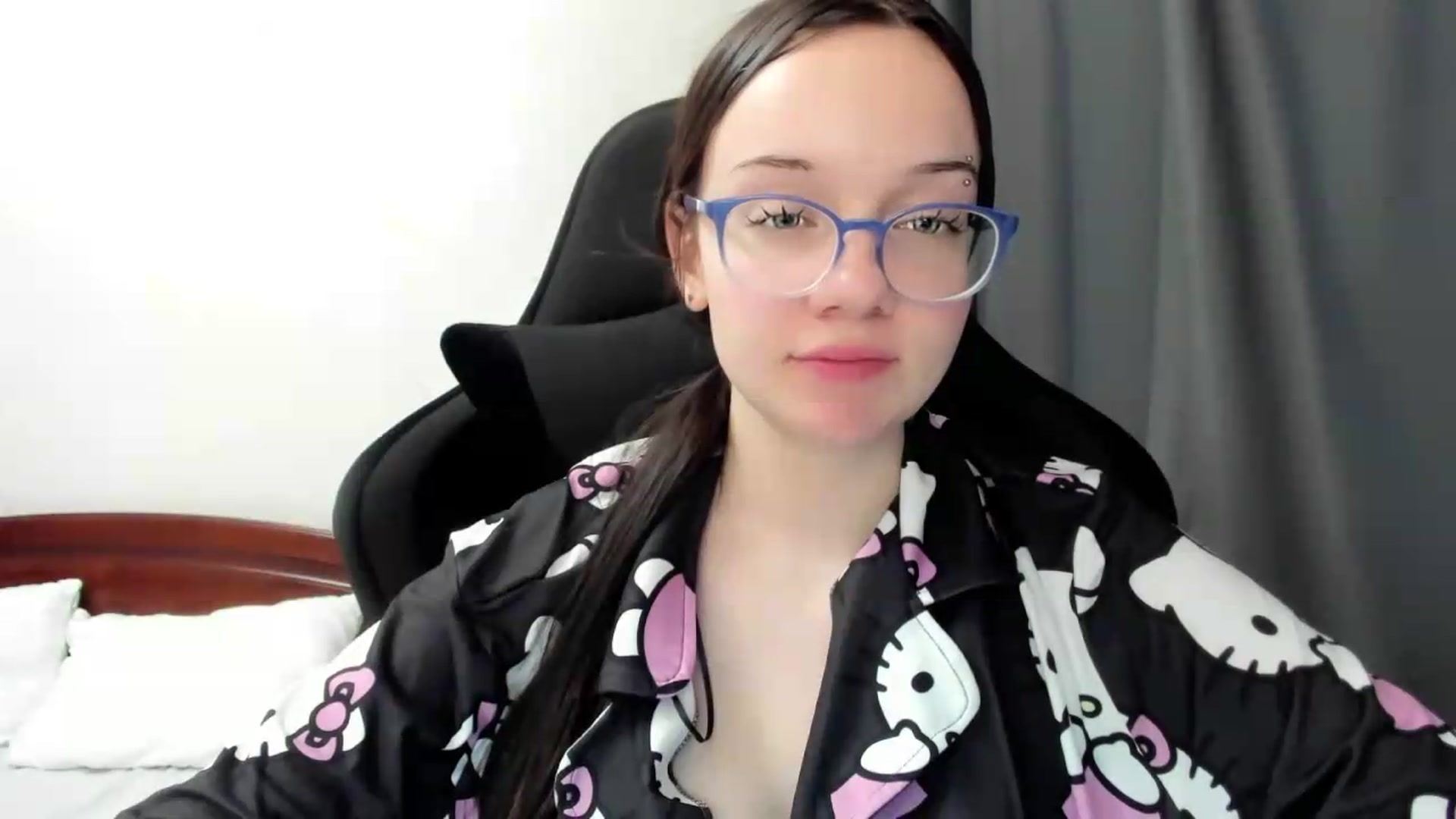 Gallery image thumbnail from Baby_Melania's myfreecams stream on, 07/09/2026, 19:14 image 17 of 20