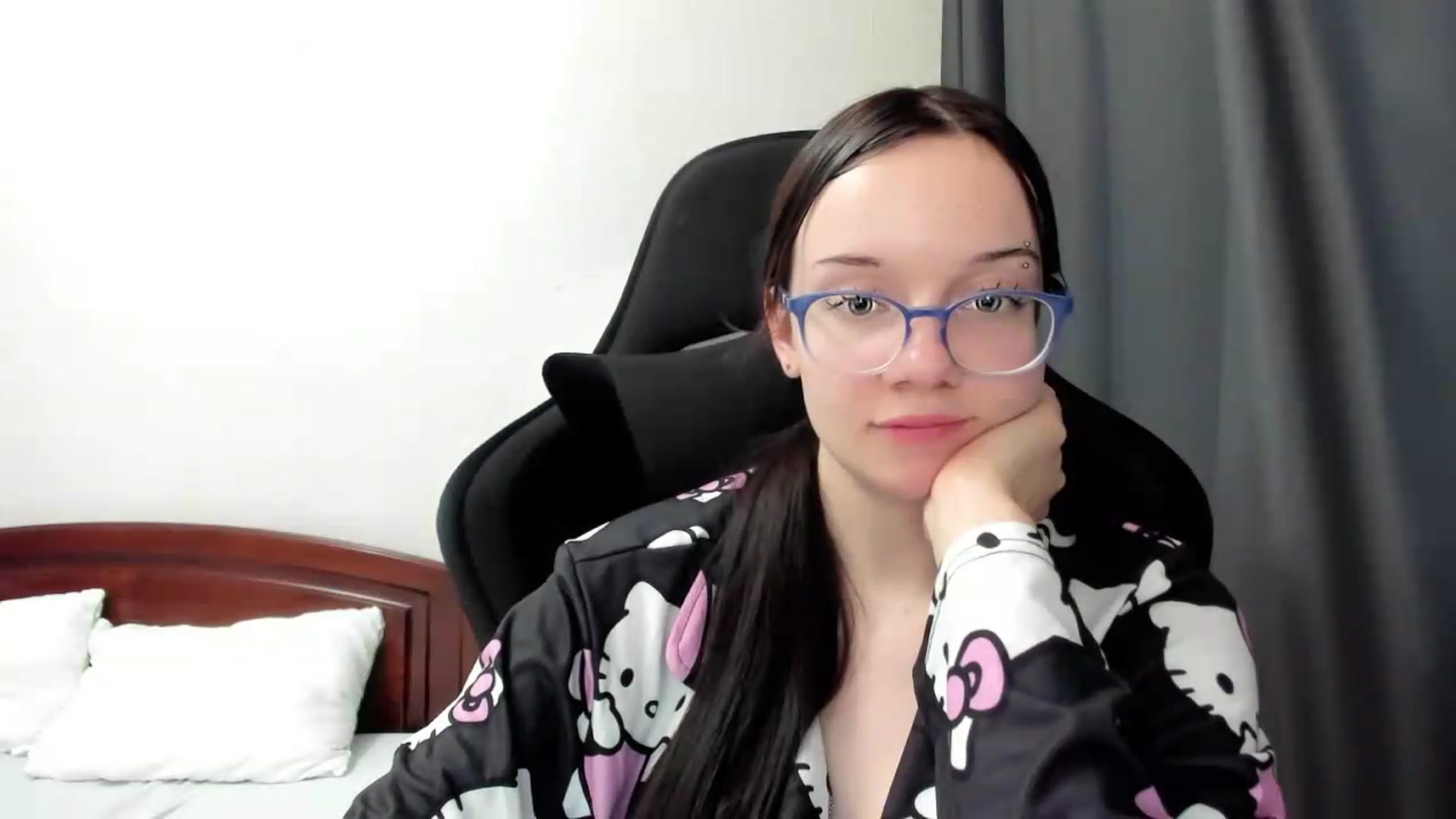 Gallery image thumbnail from Baby_Melania's myfreecams stream on, 07/10/2026, 24:30 image 6 of 20