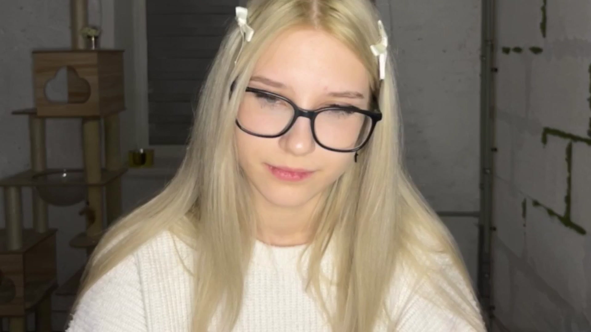 Gallery image thumbnail from Baby_Polly's myfreecams stream on, 03/31/2026, 24:01 image 4 of 20