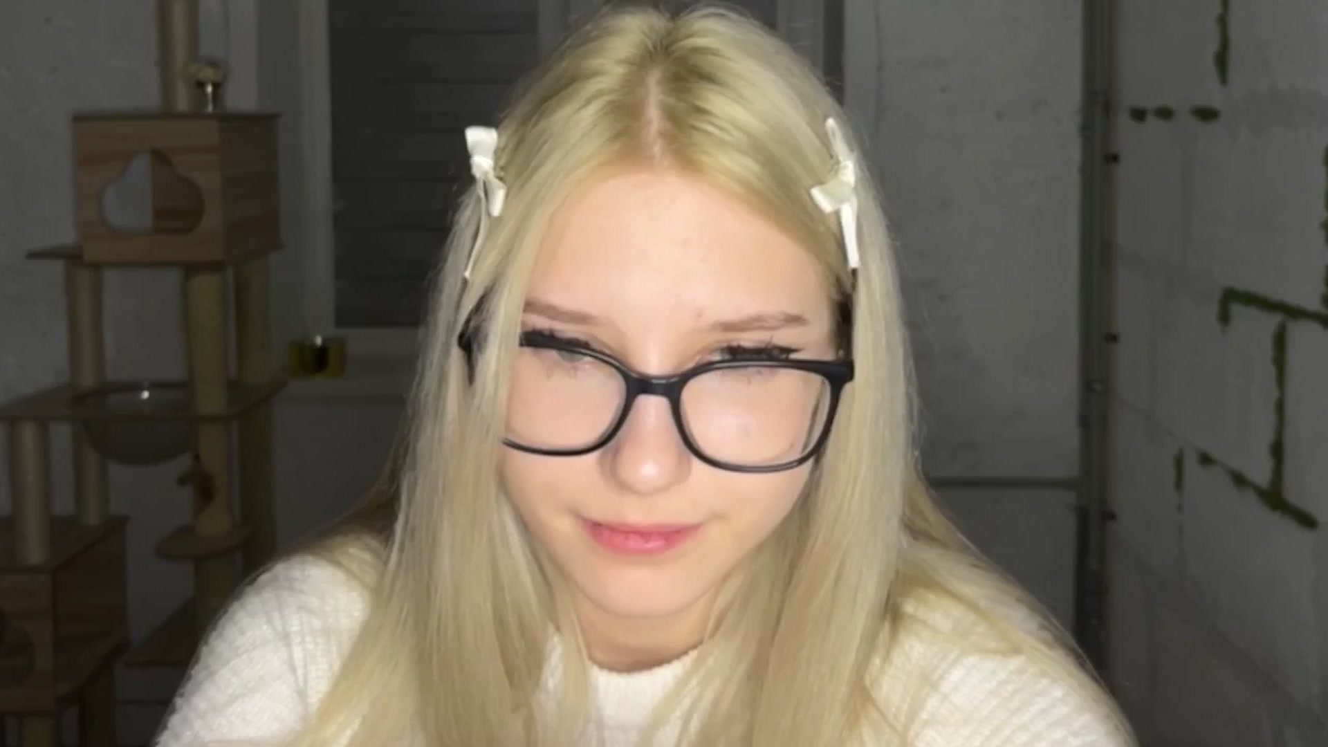 Gallery image thumbnail from Baby_Polly's myfreecams stream on, 03/31/2026, 24:01 image 11 of 20