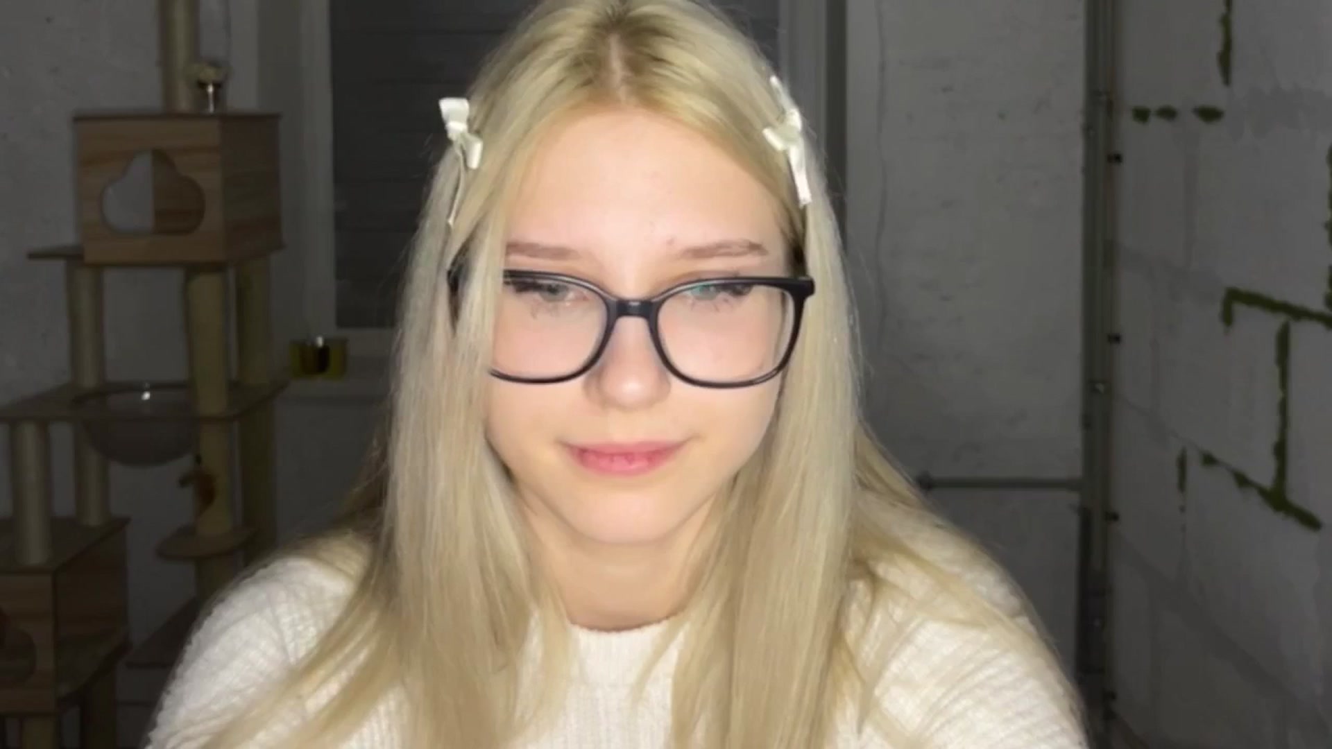 Gallery image thumbnail from Baby_Polly's myfreecams stream on, 03/31/2026, 24:01 image 10 of 20