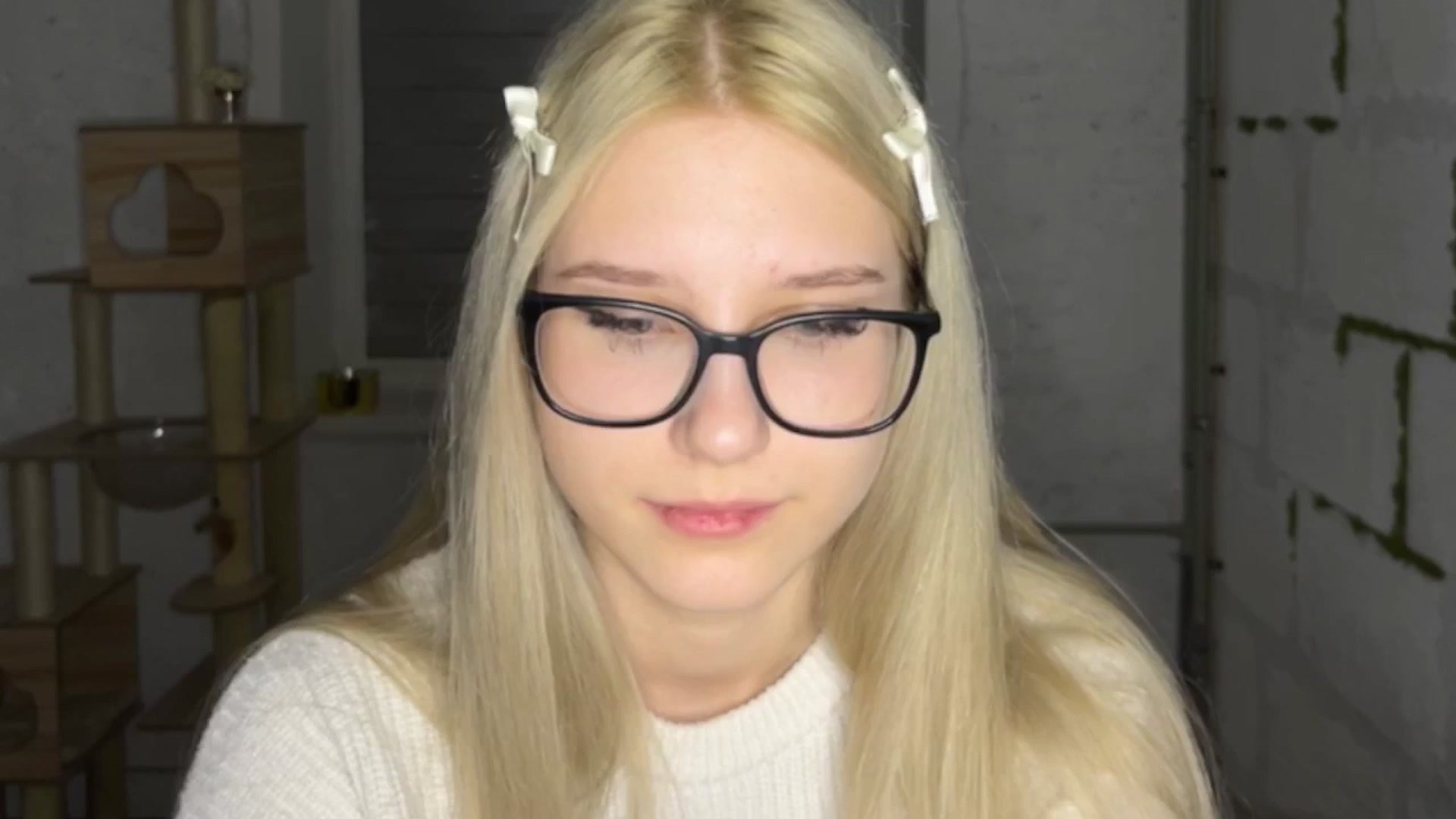 Gallery image thumbnail from Baby_Polly's myfreecams stream on, 03/31/2026, 24:01 image 18 of 20