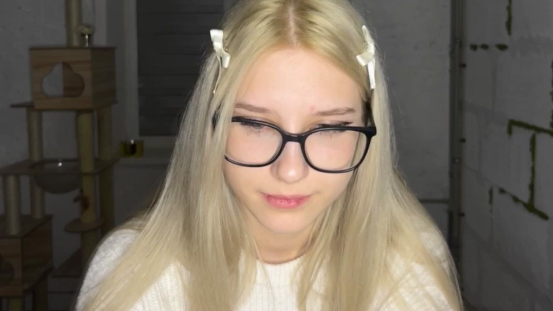 Gallery image thumbnail from Baby_Polly's myfreecams stream on, 03/31/2026, 24:01 image 5 of 20