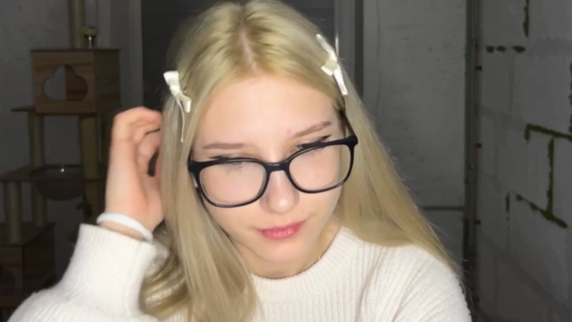 Gallery image thumbnail from Baby_Polly's myfreecams stream on, 03/31/2026, 24:01 image 12 of 20