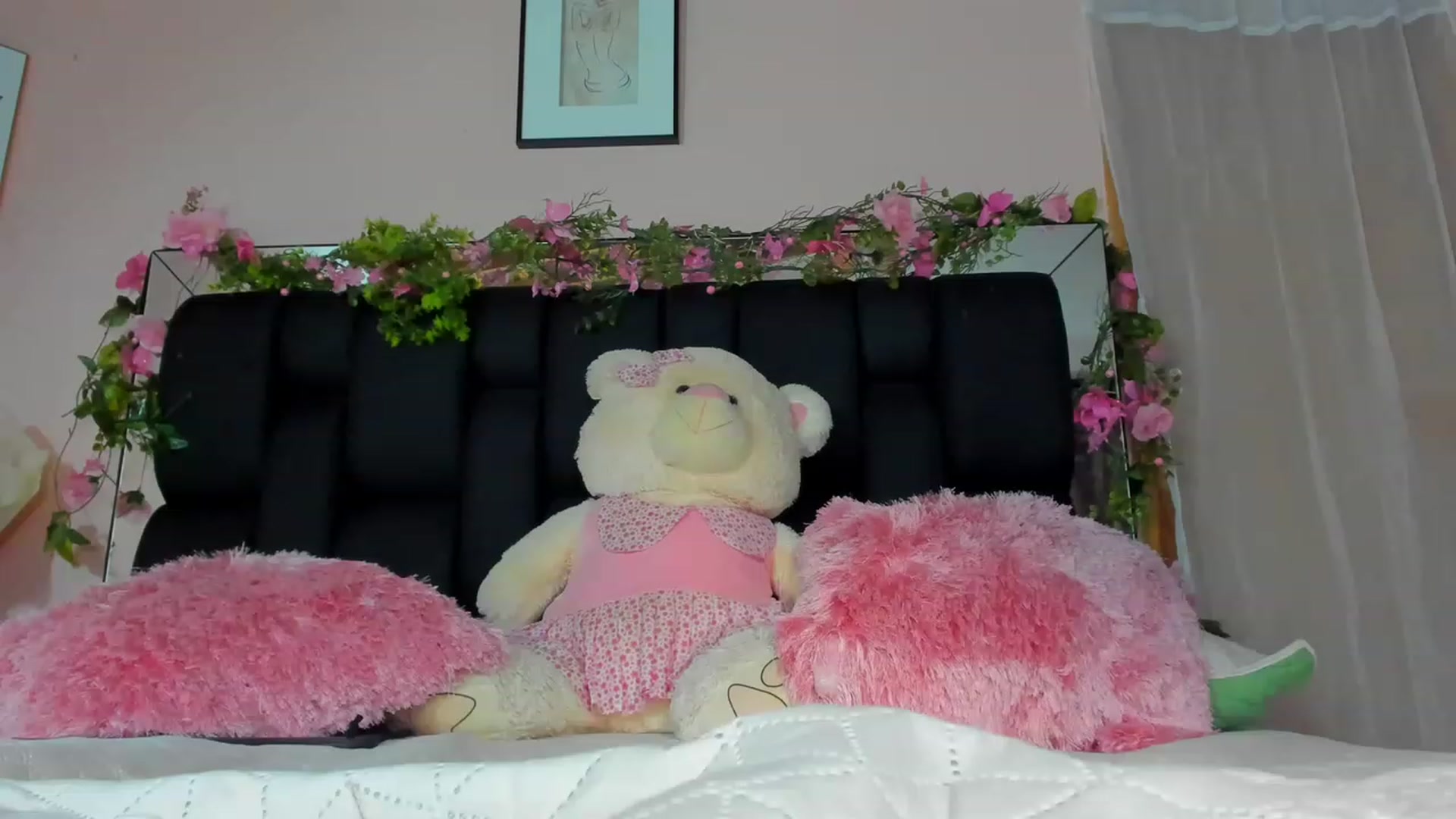 Gallery image thumbnail from Baby_Sweet01's myfreecams stream on, 11/26/2022, 21:13 image 14 of 20